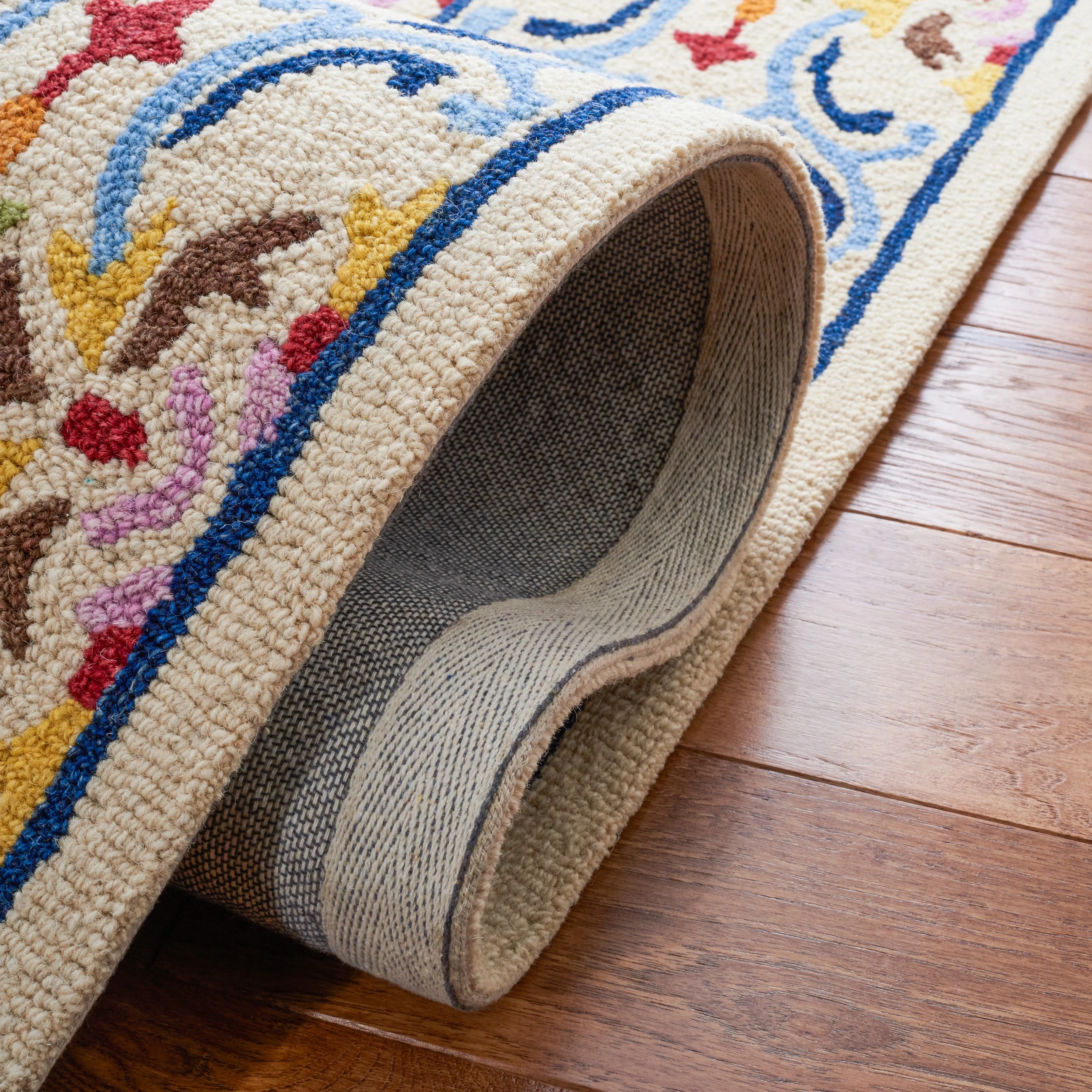 SAFAVIEH Handmade Micro-Loop Sinela Wool Rug