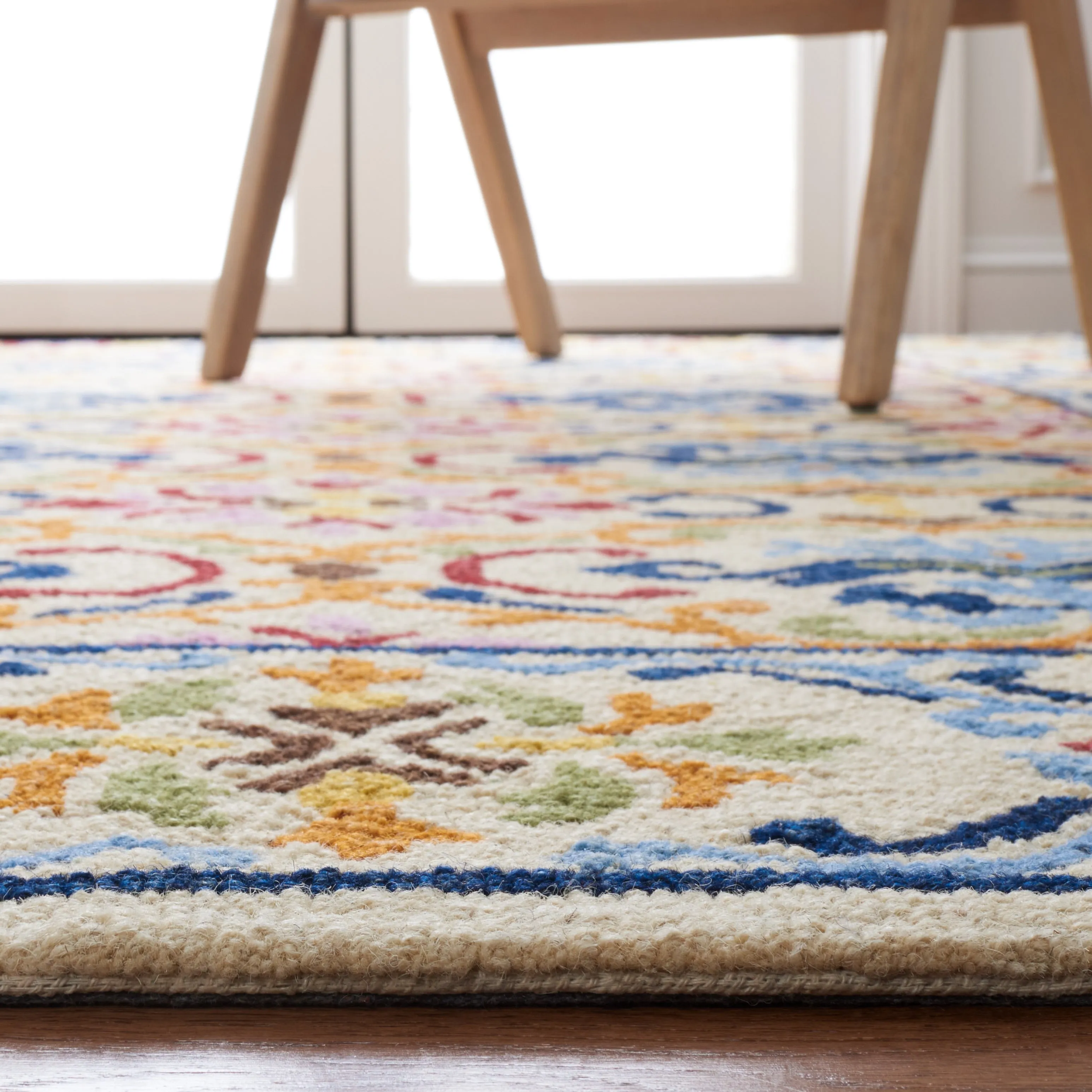 SAFAVIEH Handmade Micro-Loop Sinela Wool Rug