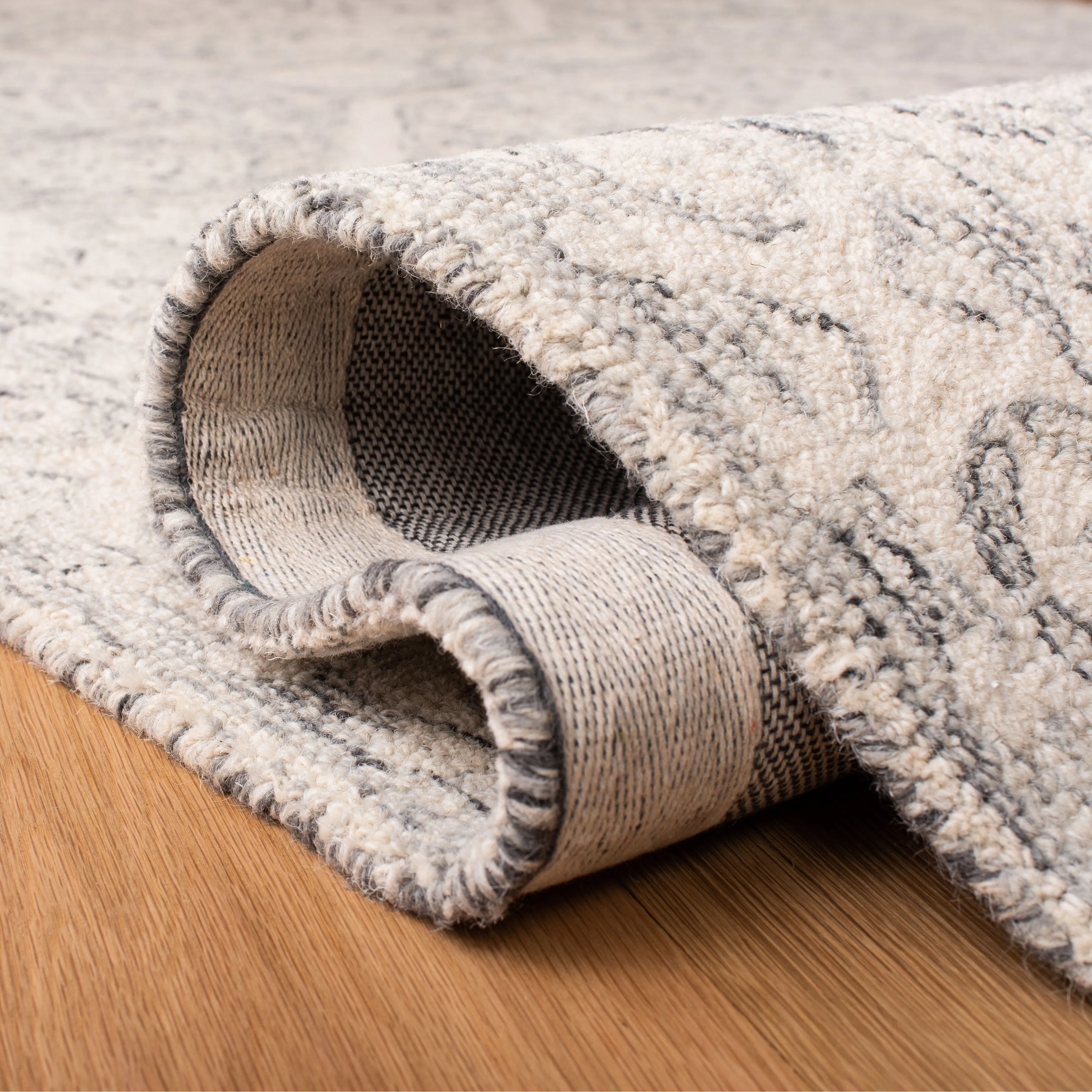 SAFAVIEH Handmade Micro-Loop Sunitha Transitional Wool Rug