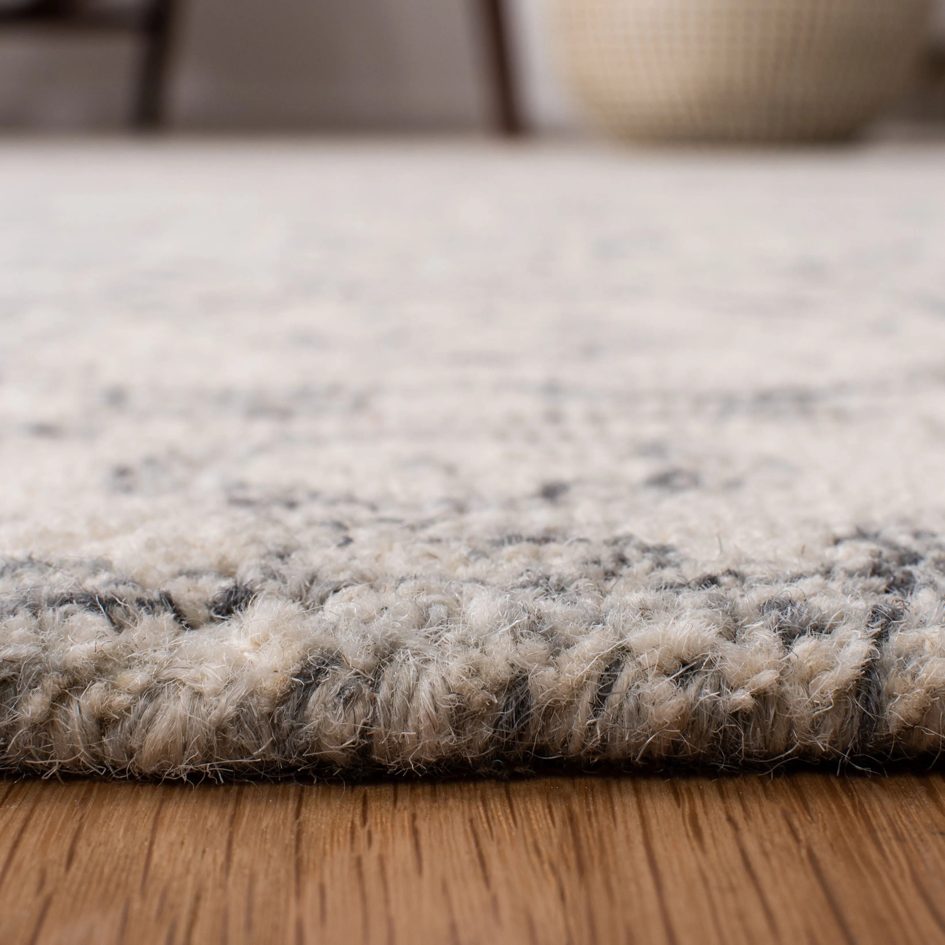 SAFAVIEH Handmade Micro-Loop Sunitha Transitional Wool Rug