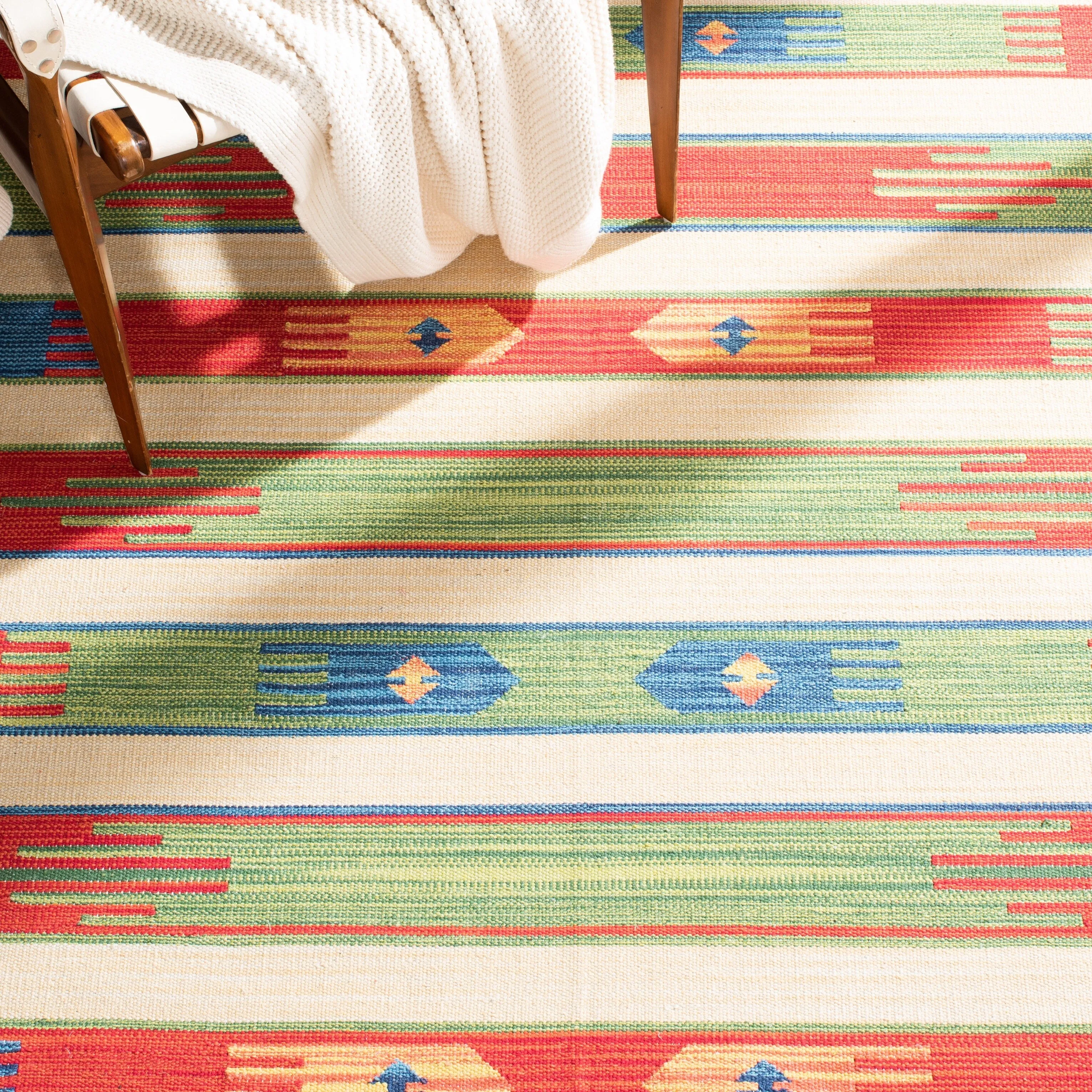 SAFAVIEH Handmade Montauk Tsunemi Southwestern Cotton Fringe Rug