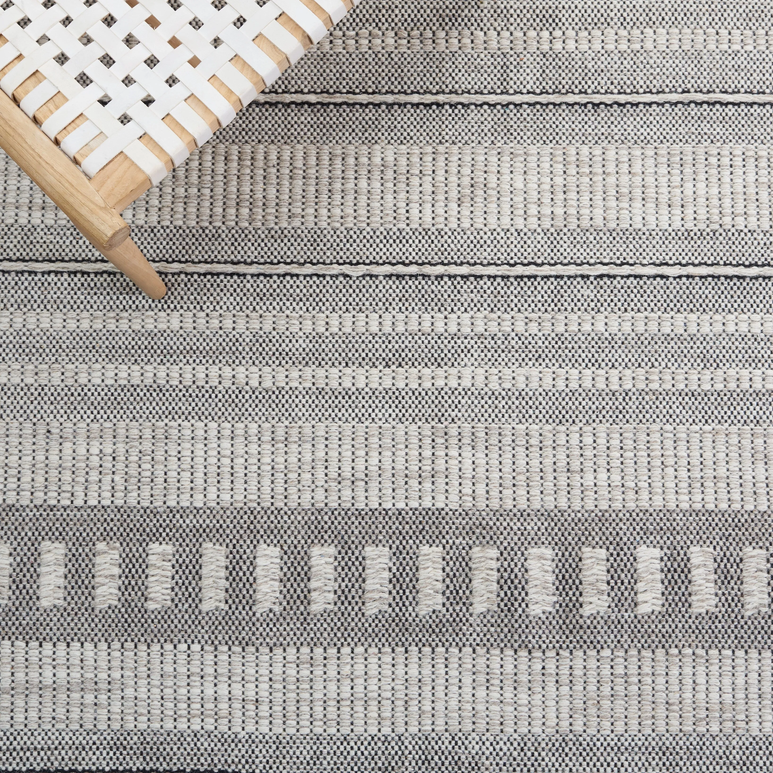 SAFAVIEH Handmade Natura Crispina Wool Rug