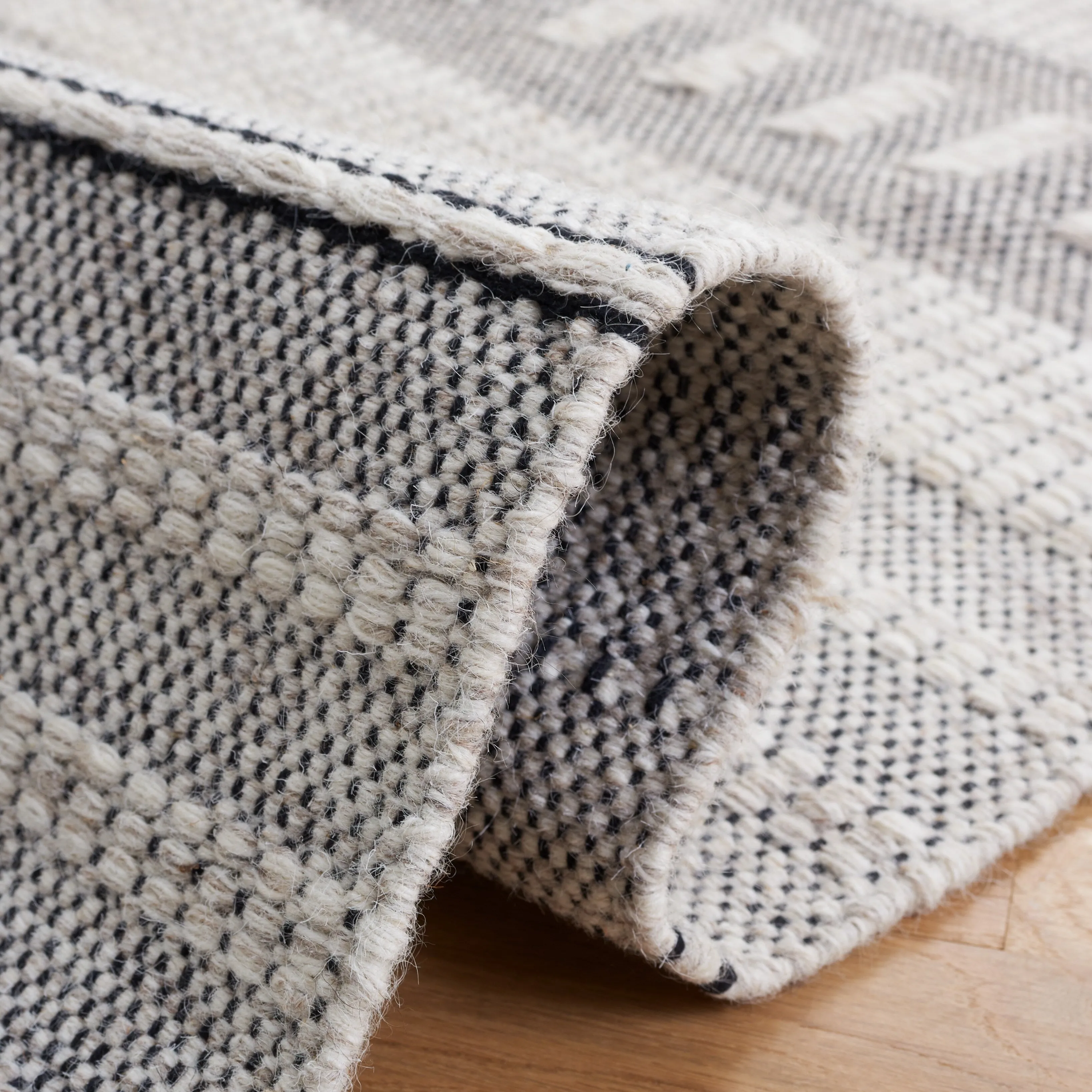 SAFAVIEH Handmade Natura Crispina Wool Rug