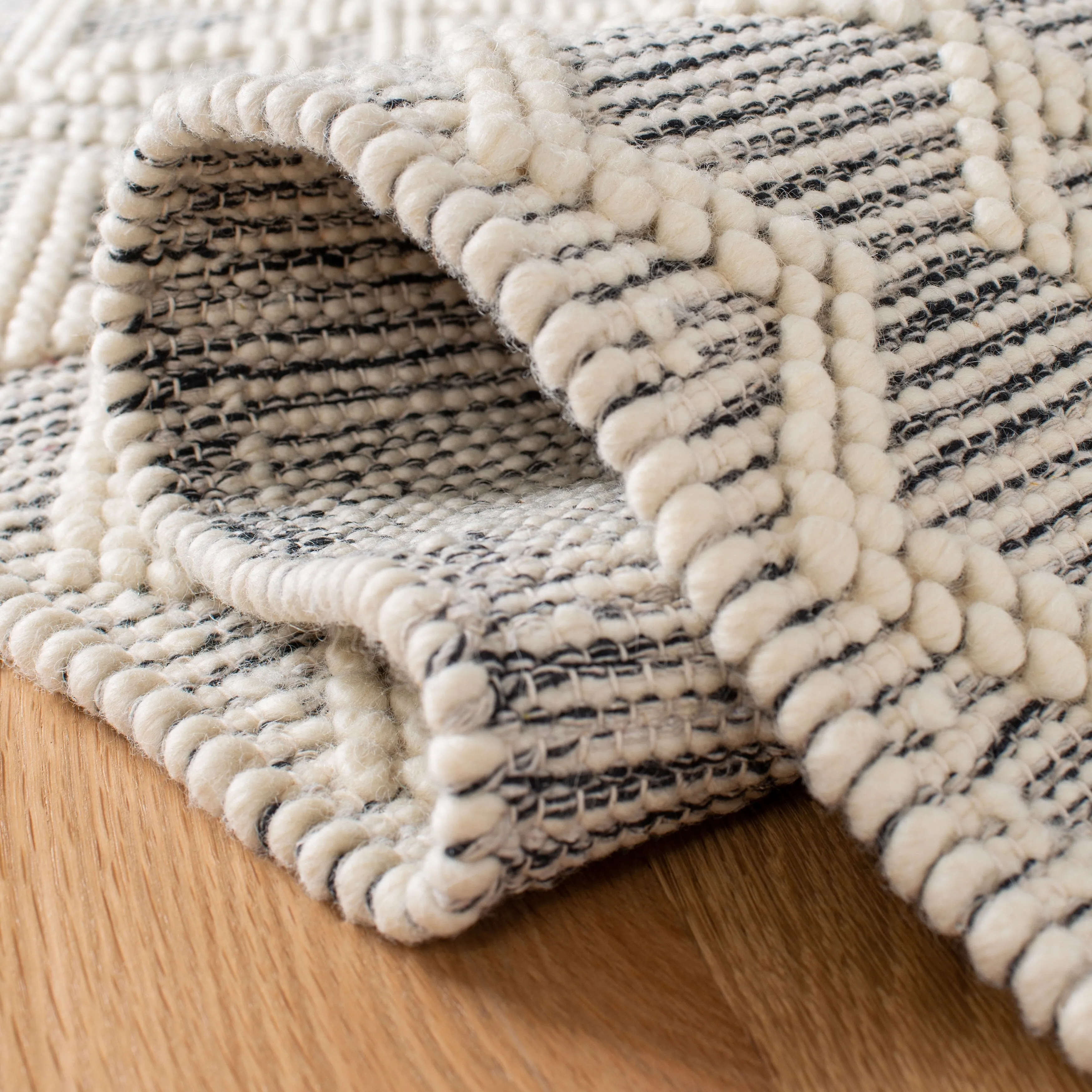 SAFAVIEH Handmade Natura Klaarke Wool Rug