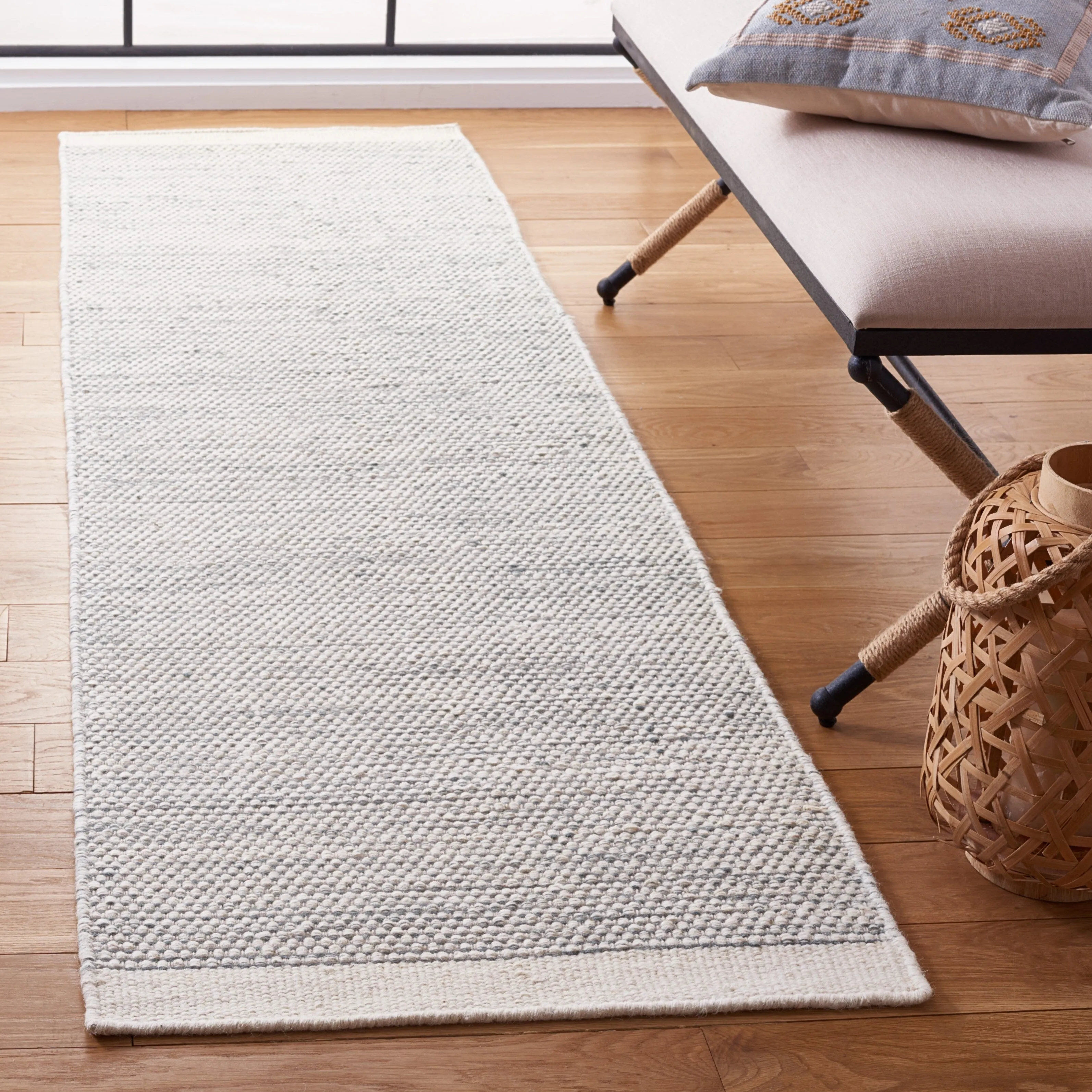 SAFAVIEH Handmade Natura Ludmila Farmhouse Wool Rug
