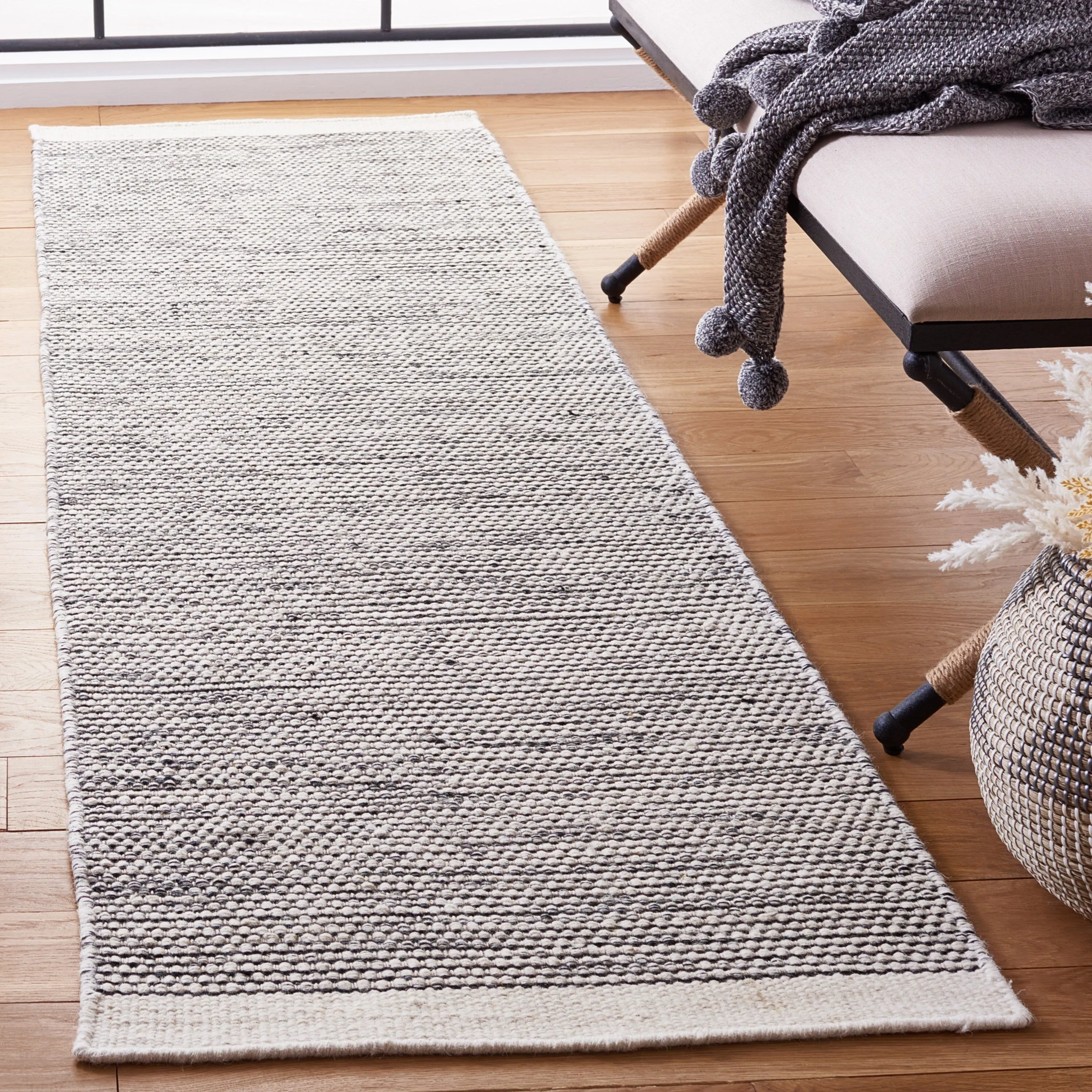 SAFAVIEH Handmade Natura Ludmila Farmhouse Wool Rug
