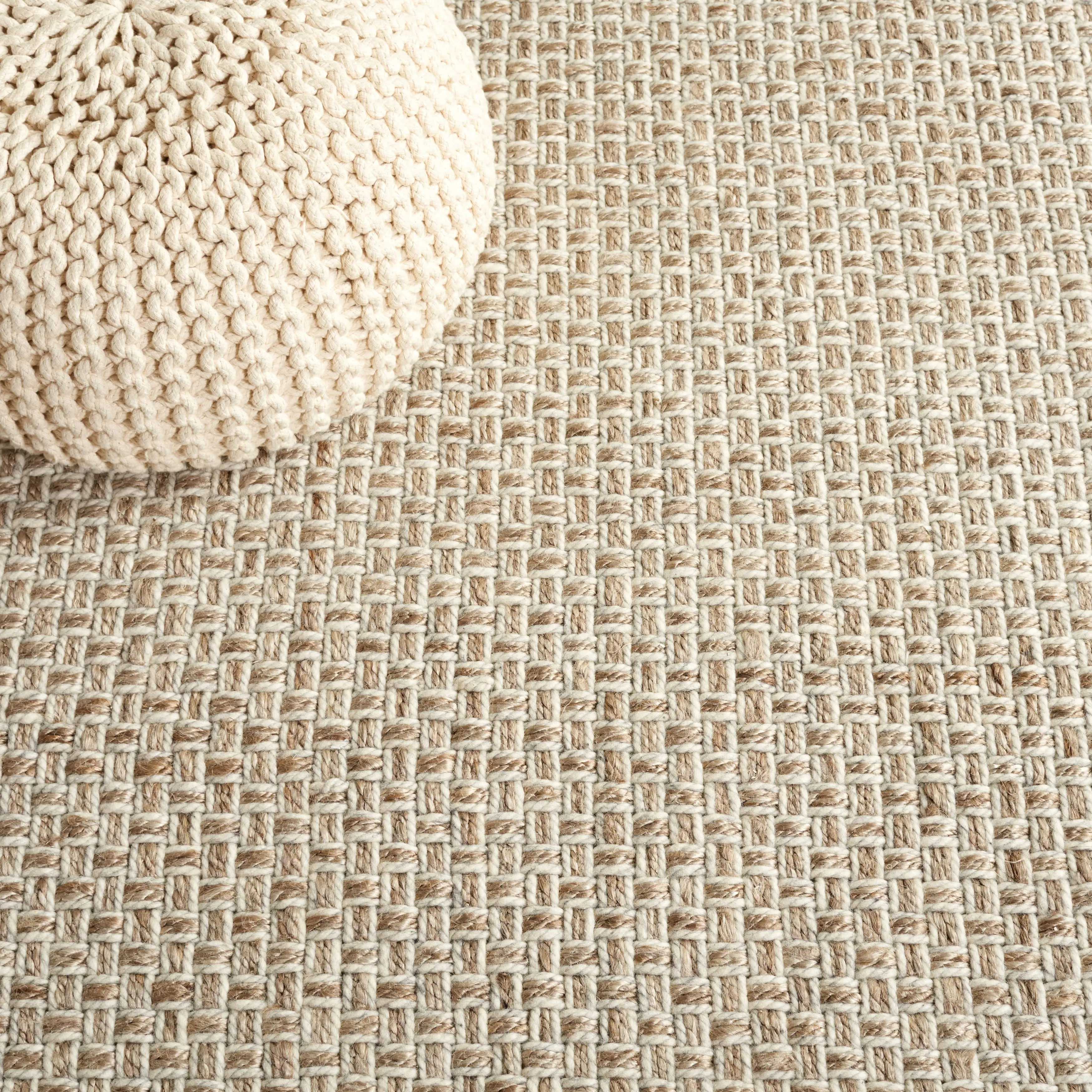 SAFAVIEH Handmade Natural Fiber Arleth Farmhouse Fringe Jute Rug