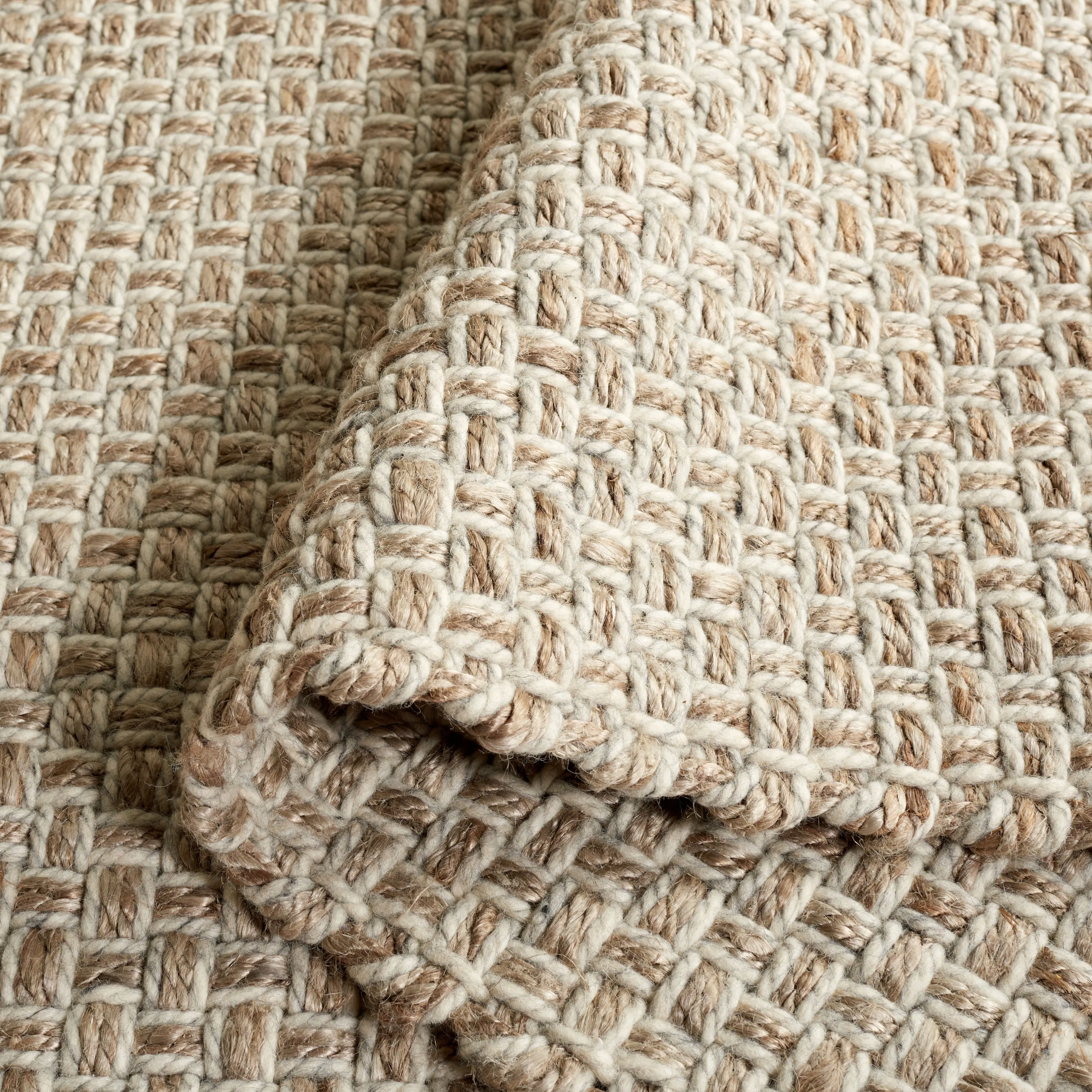 SAFAVIEH Handmade Natural Fiber Arleth Farmhouse Fringe Jute Rug