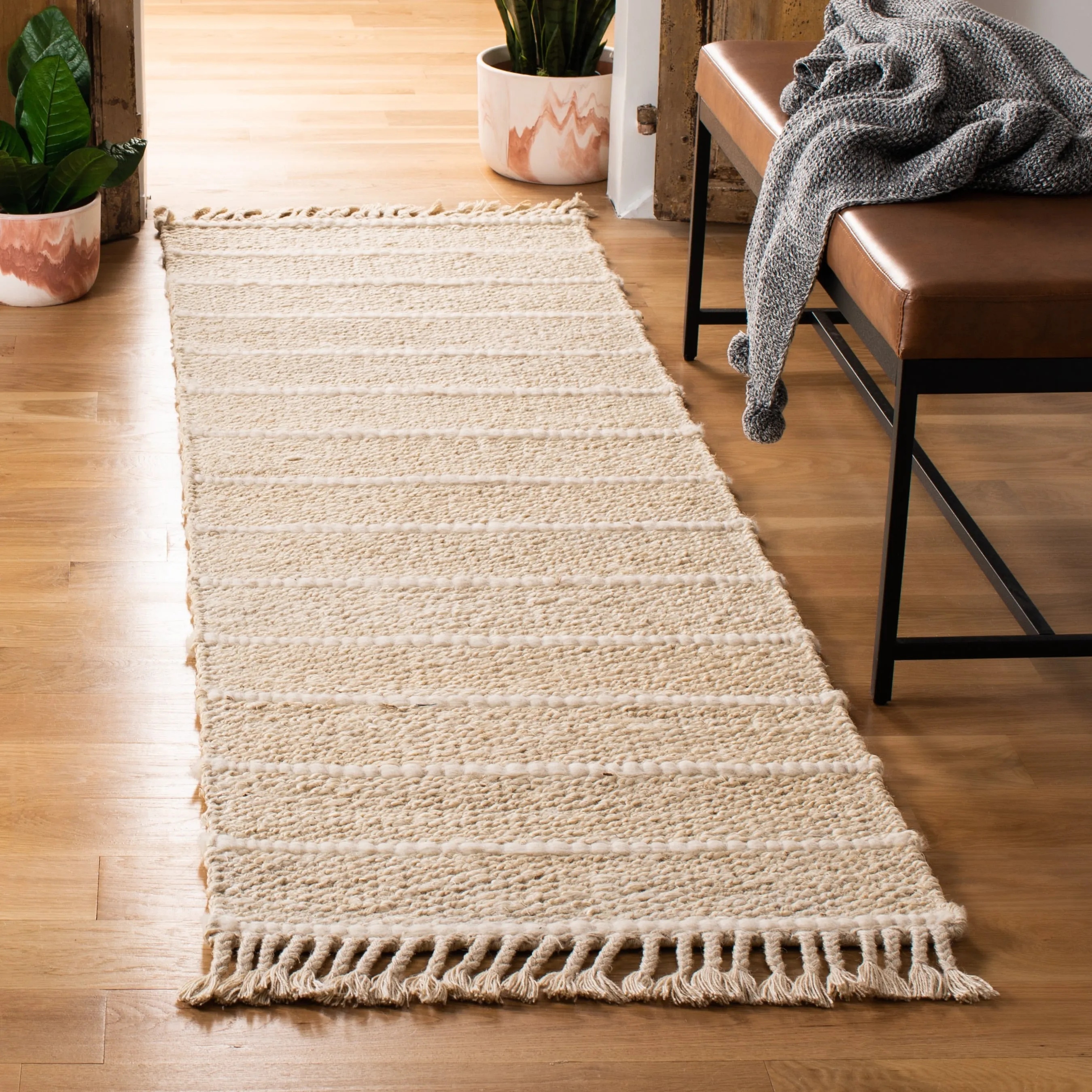 SAFAVIEH Handmade Natural Fiber Kamila Jute Tassel Rug