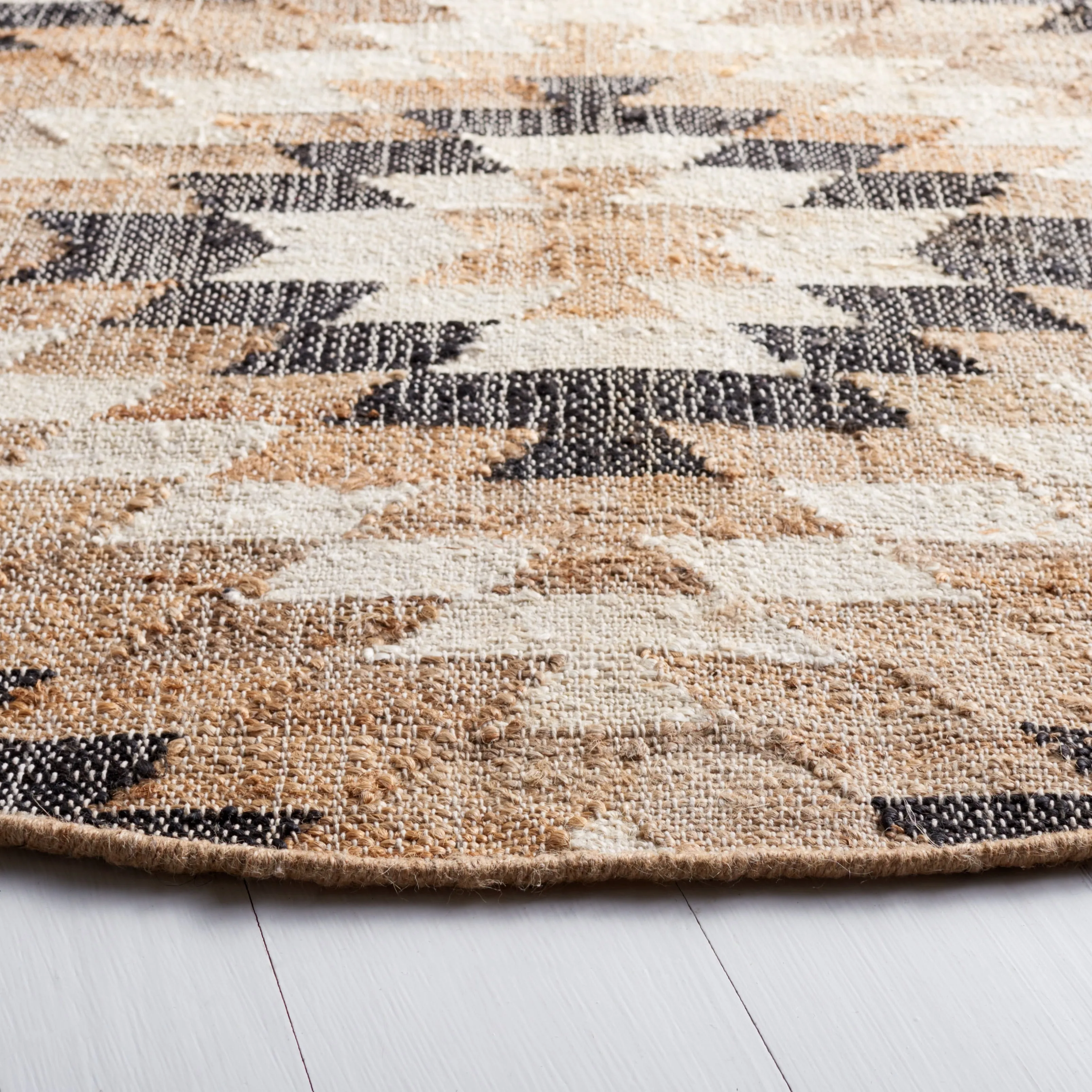 SAFAVIEH Handmade Natural Fiber Saniya Boho Tribal Jute Fringe
