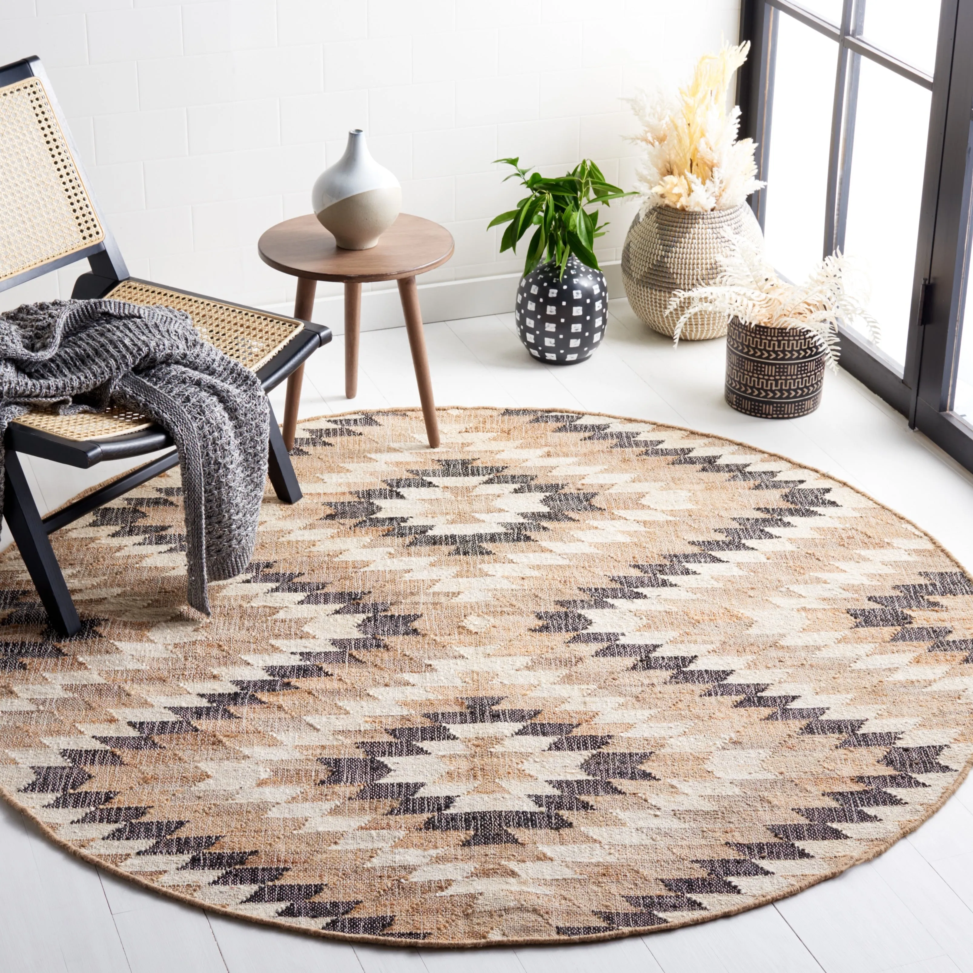 SAFAVIEH Handmade Natural Fiber Saniya Boho Tribal Jute Fringe