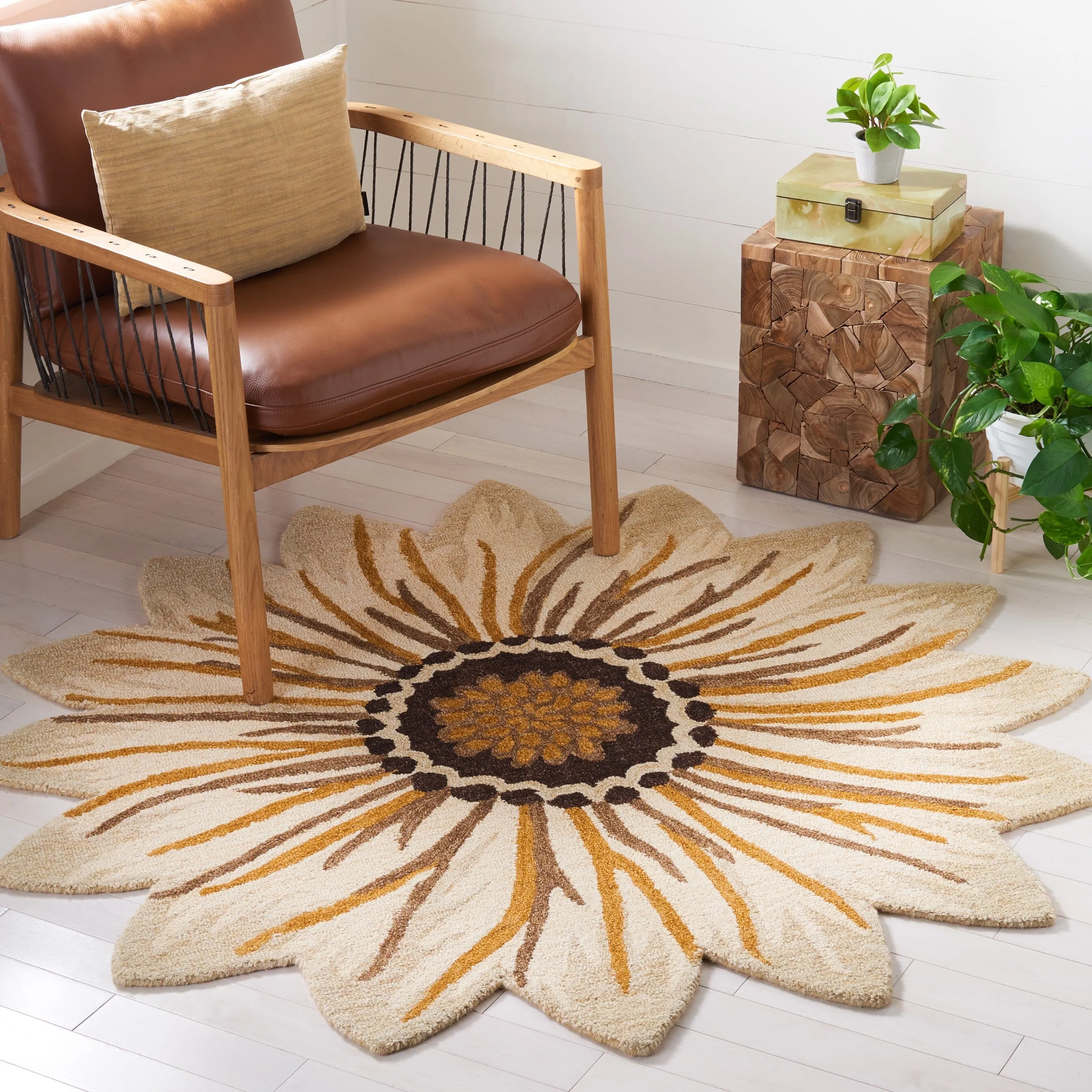 SAFAVIEH Handmade Novelty Lissy Floral Wool Rug