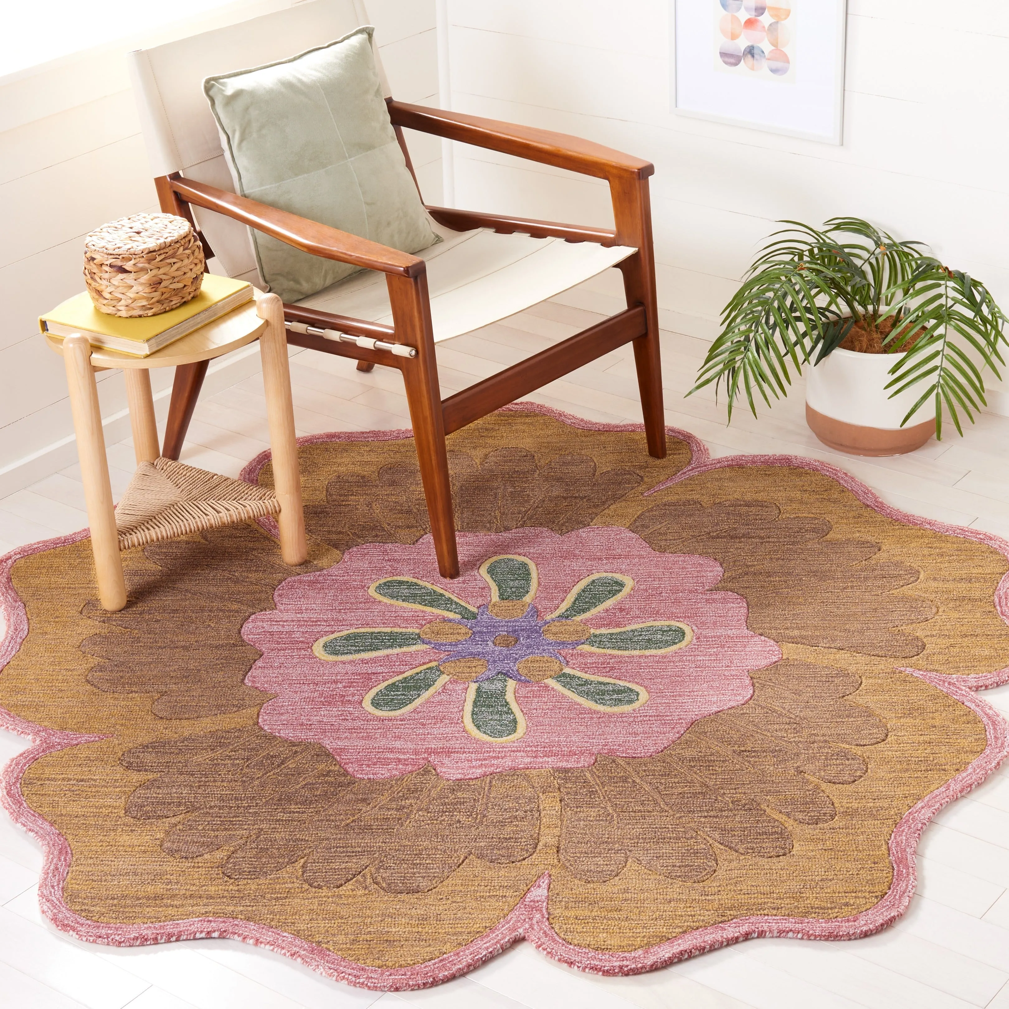 SAFAVIEH Handmade Novelty Ulviyye Floral Wool Rug
