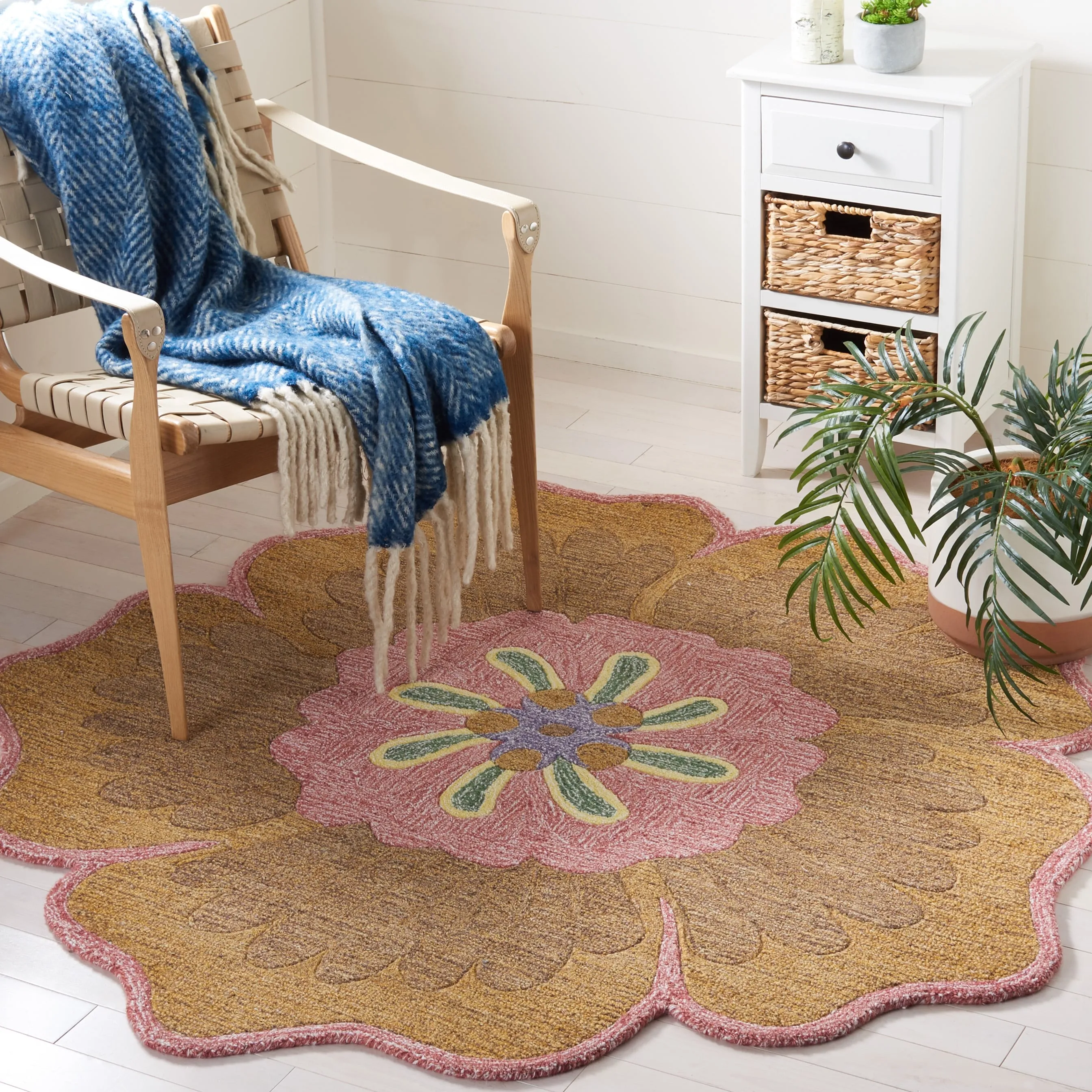 SAFAVIEH Handmade Novelty Ulviyye Floral Wool Rug