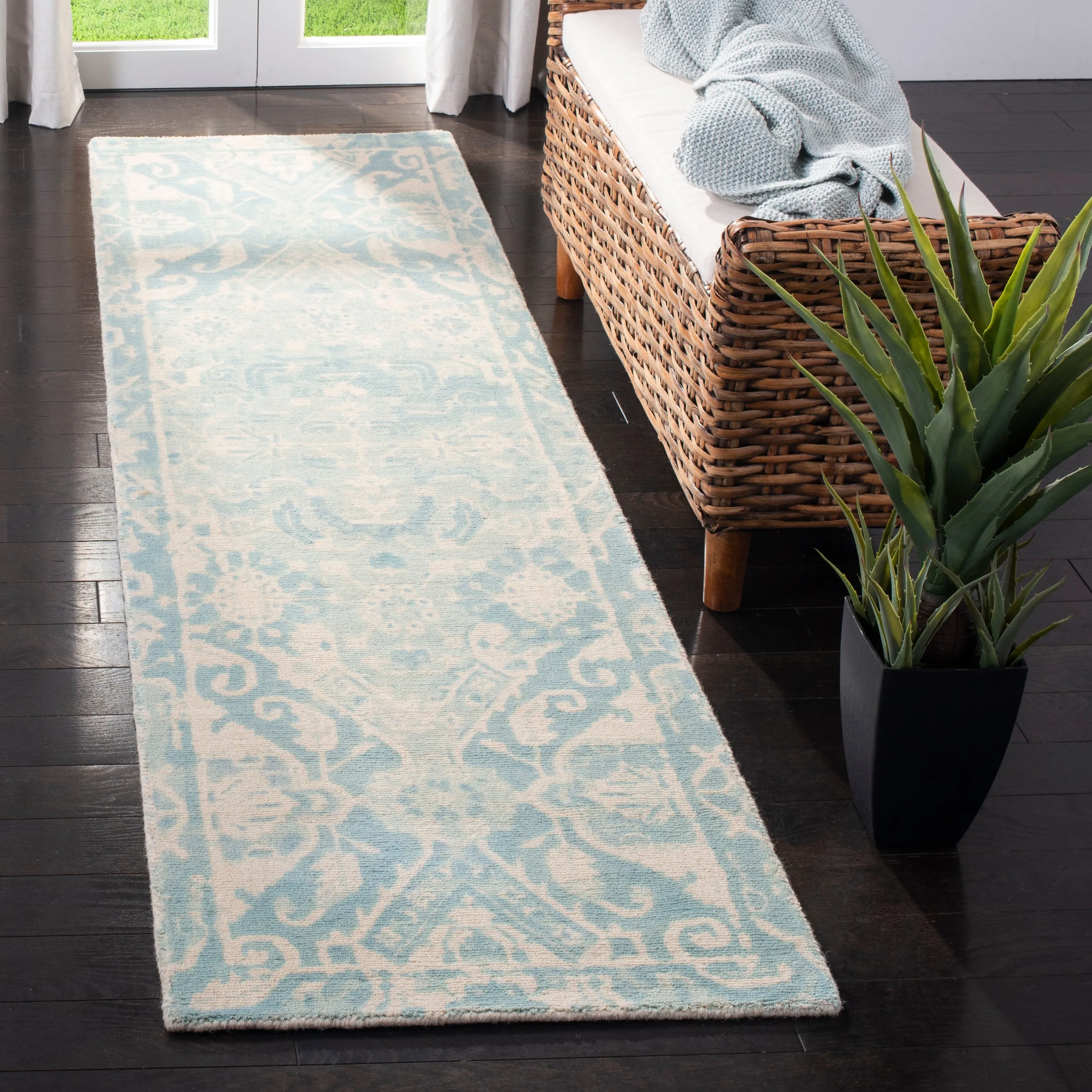 SAFAVIEH Handmade Restoration Vintage Boho Filareta Wool Rug