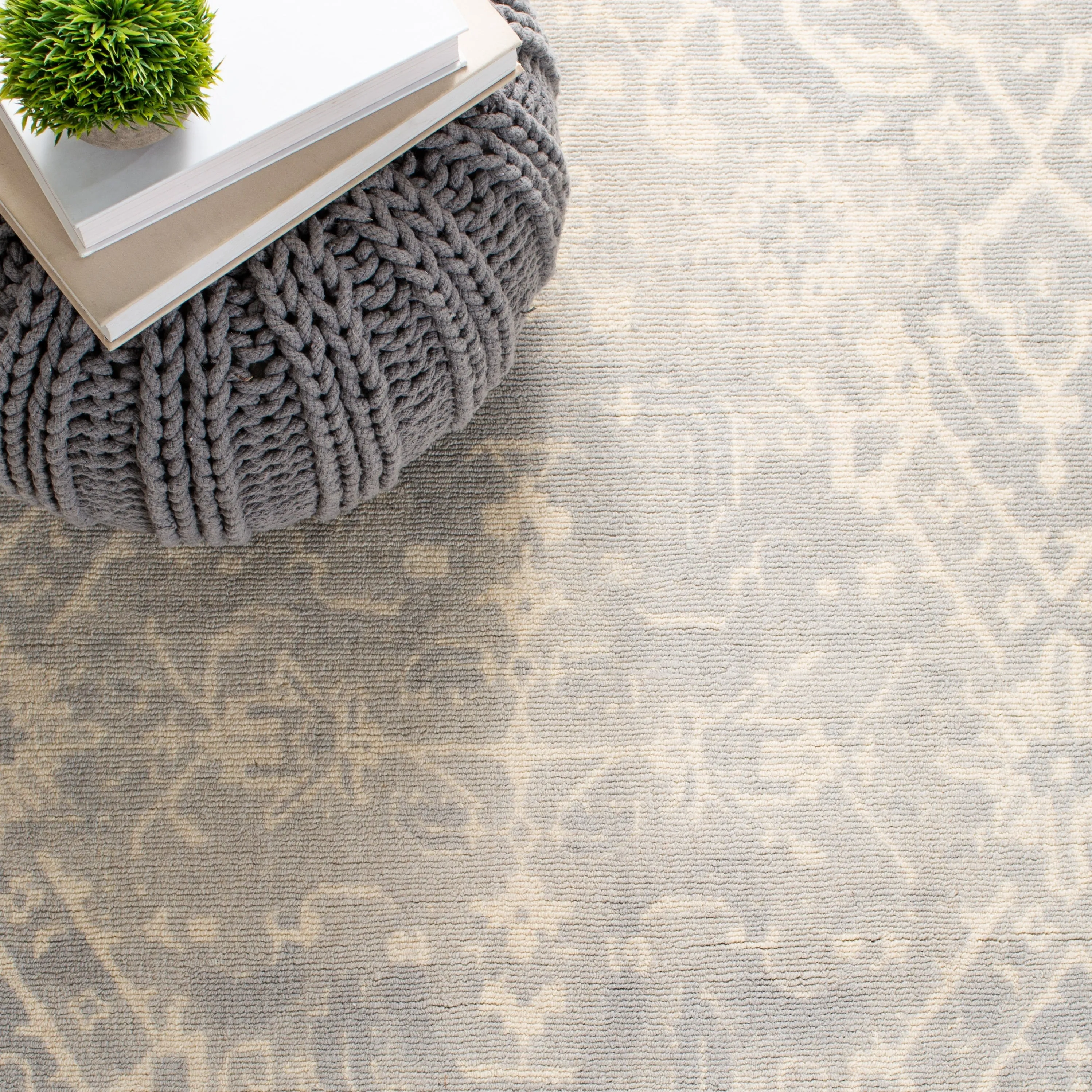 SAFAVIEH Handmade Restoration Vintage Boho Filareta Wool Rug