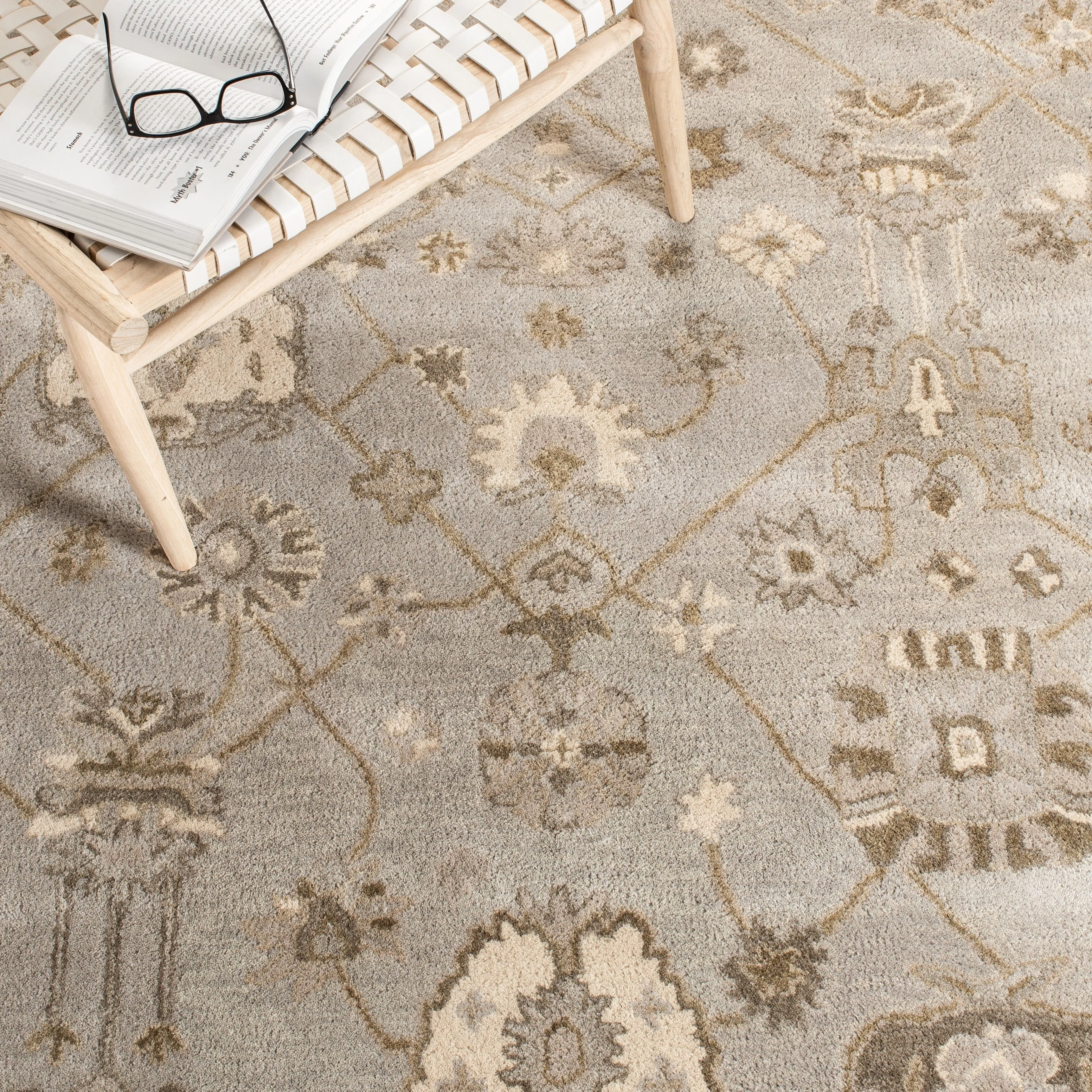 SAFAVIEH Handmade Royalty Ansley Traditional Oriental Wool Rug