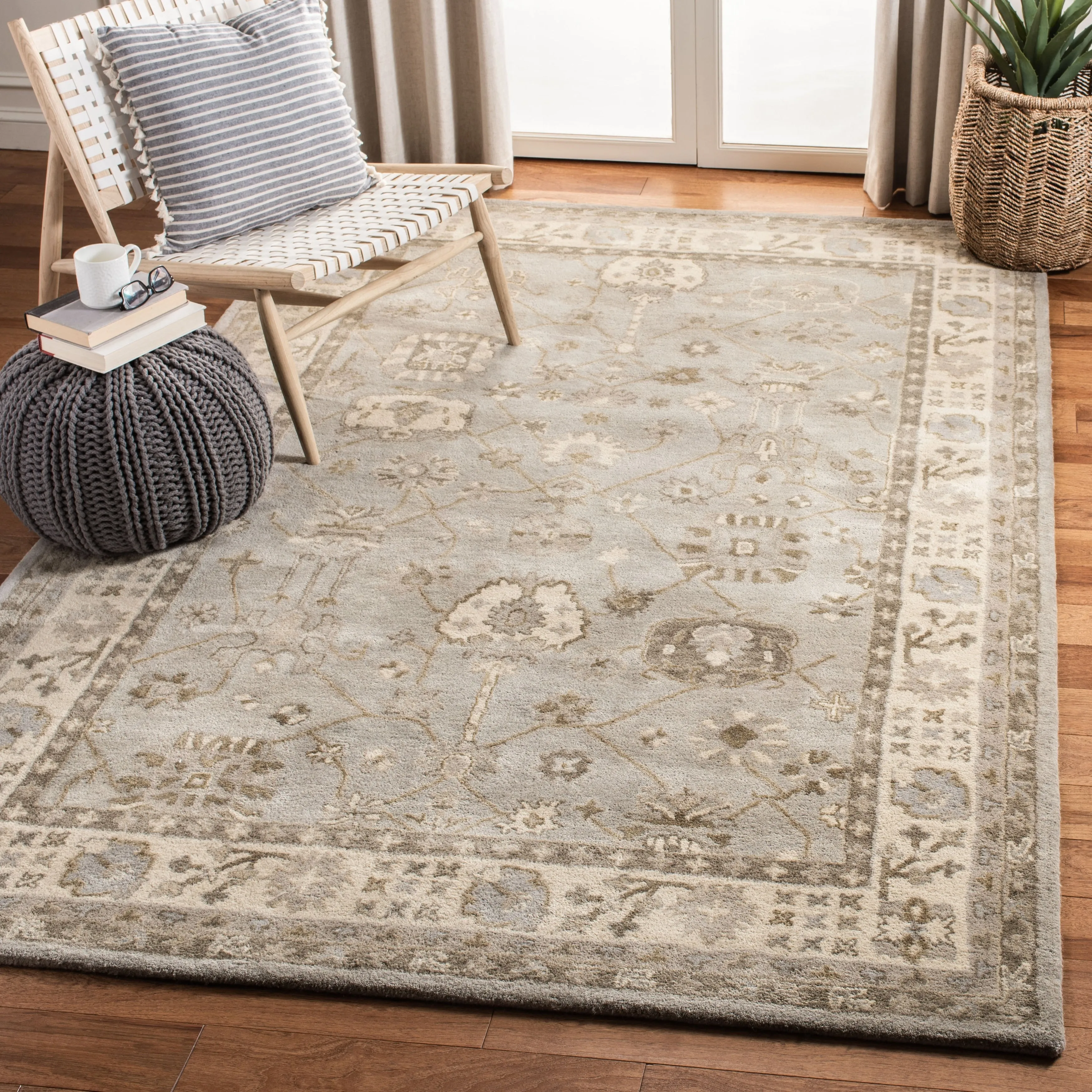 SAFAVIEH Handmade Royalty Ansley Traditional Oriental Wool Rug