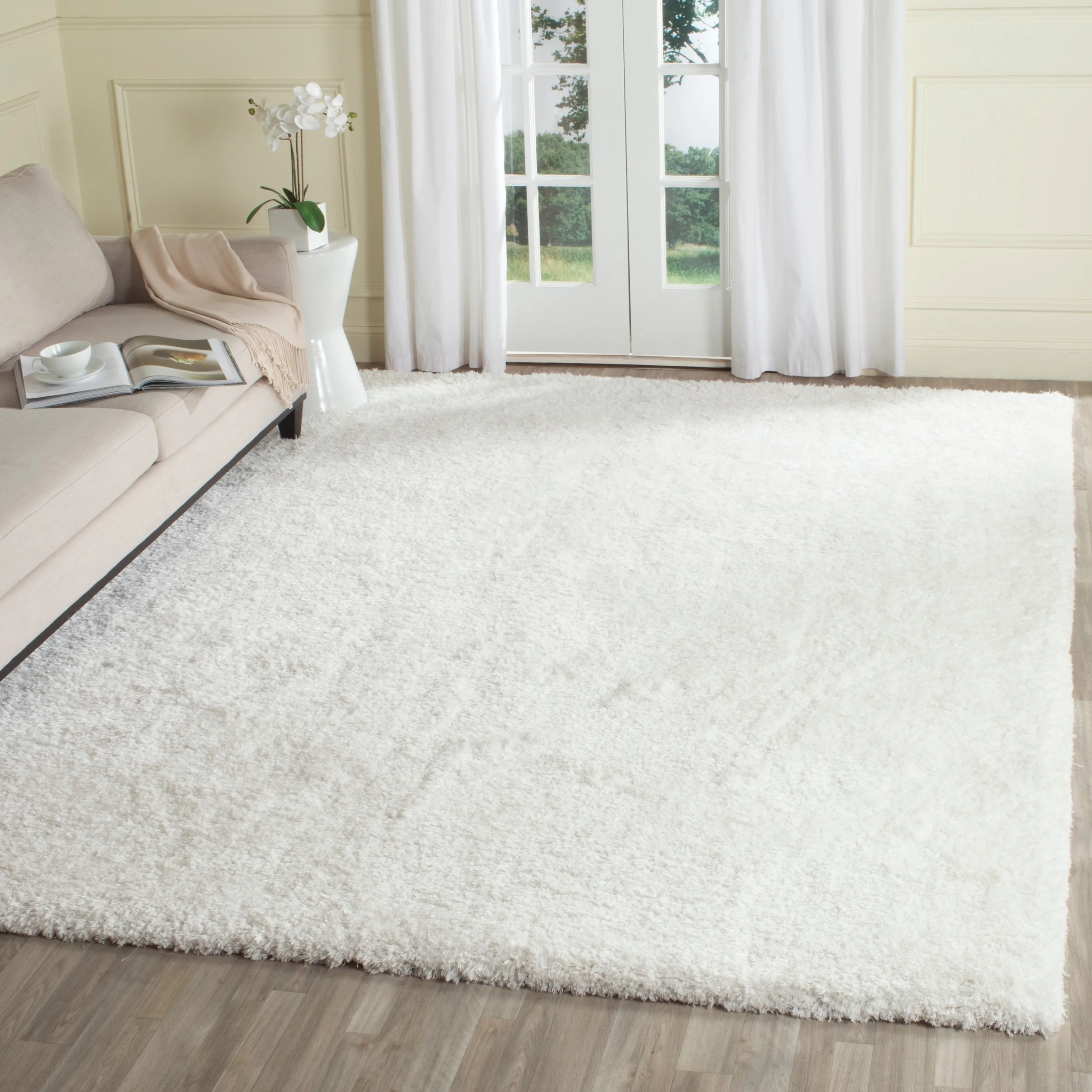 SAFAVIEH Handmade Ryann Shag Anneclaar Solid Polyester Rug