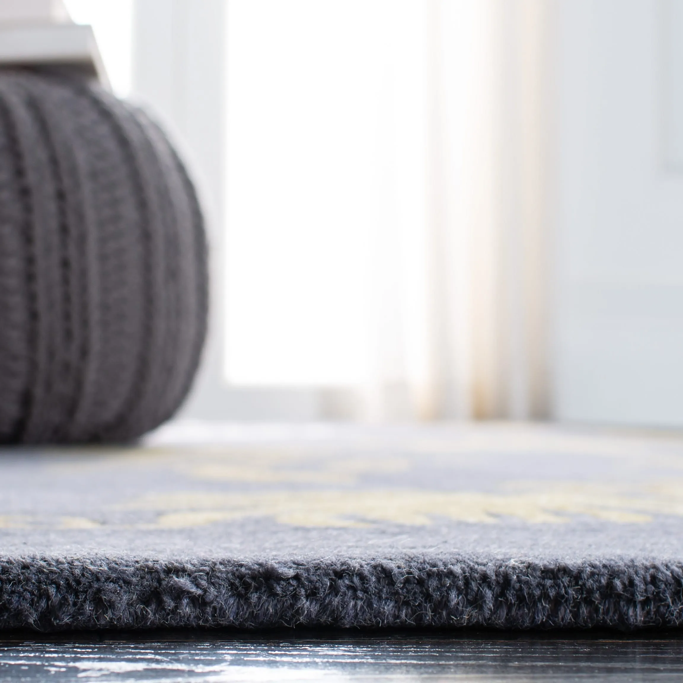 SAFAVIEH. Handmade Soho Kelsi Twigs N.Z. Wool Rug