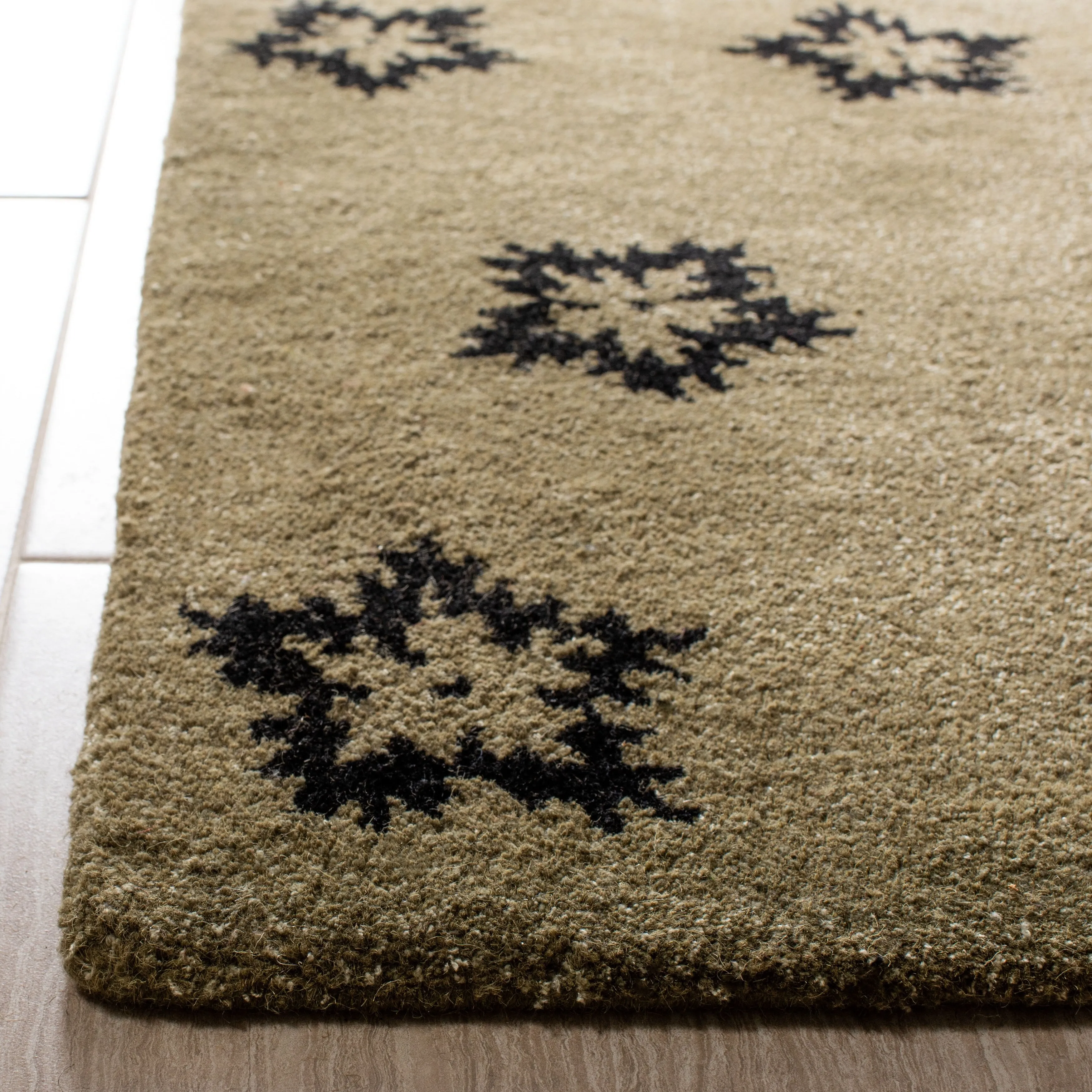SAFAVIEH Handmade Soho Teela Leaves N.Z. Wool Rug
