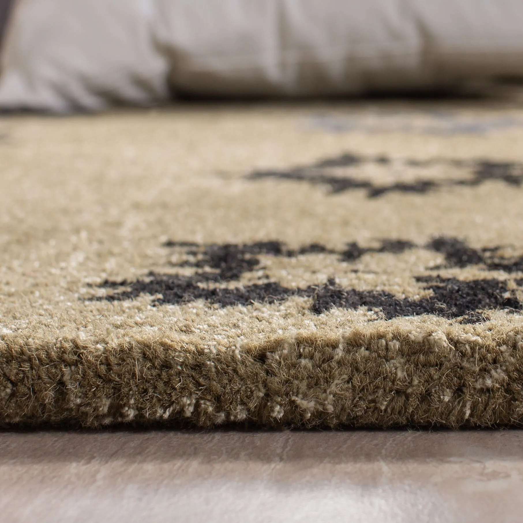 SAFAVIEH Handmade Soho Teela Leaves N.Z. Wool Rug
