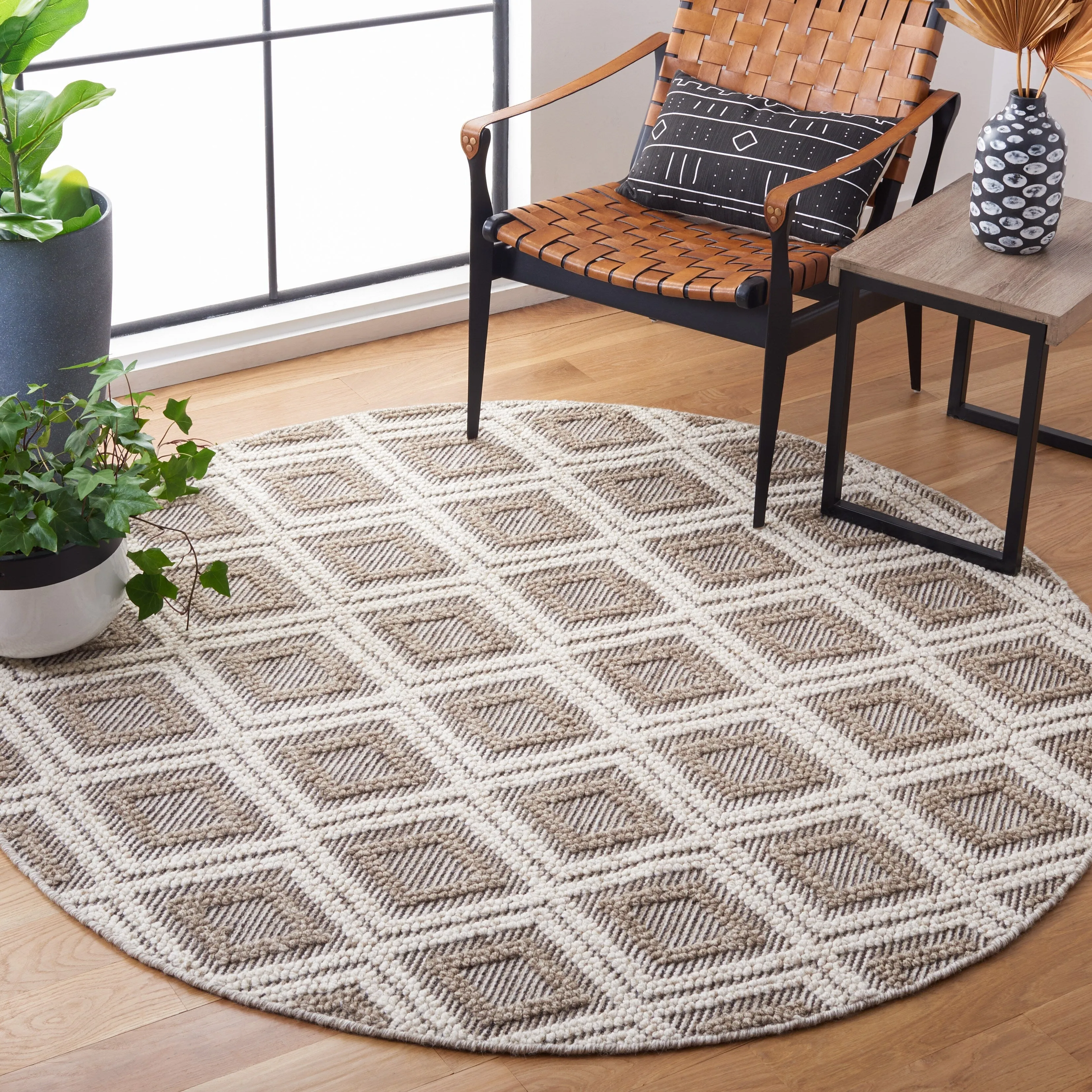 SAFAVIEH Handmade Vermont Shonna Wool Rug