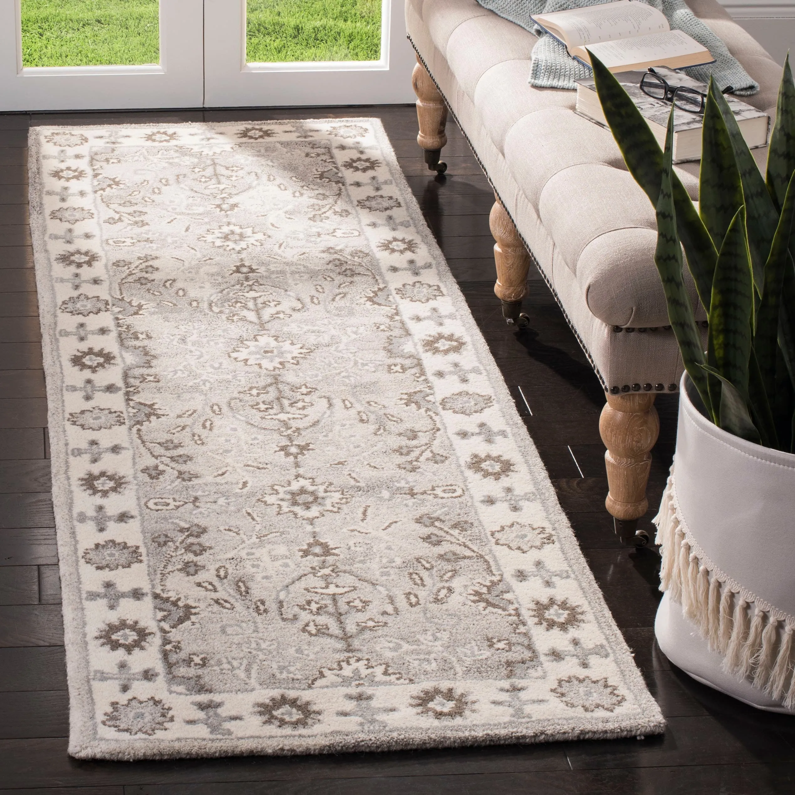 SAFAVIEH Handmade Wyndham Concepcio Modern Wool Rug