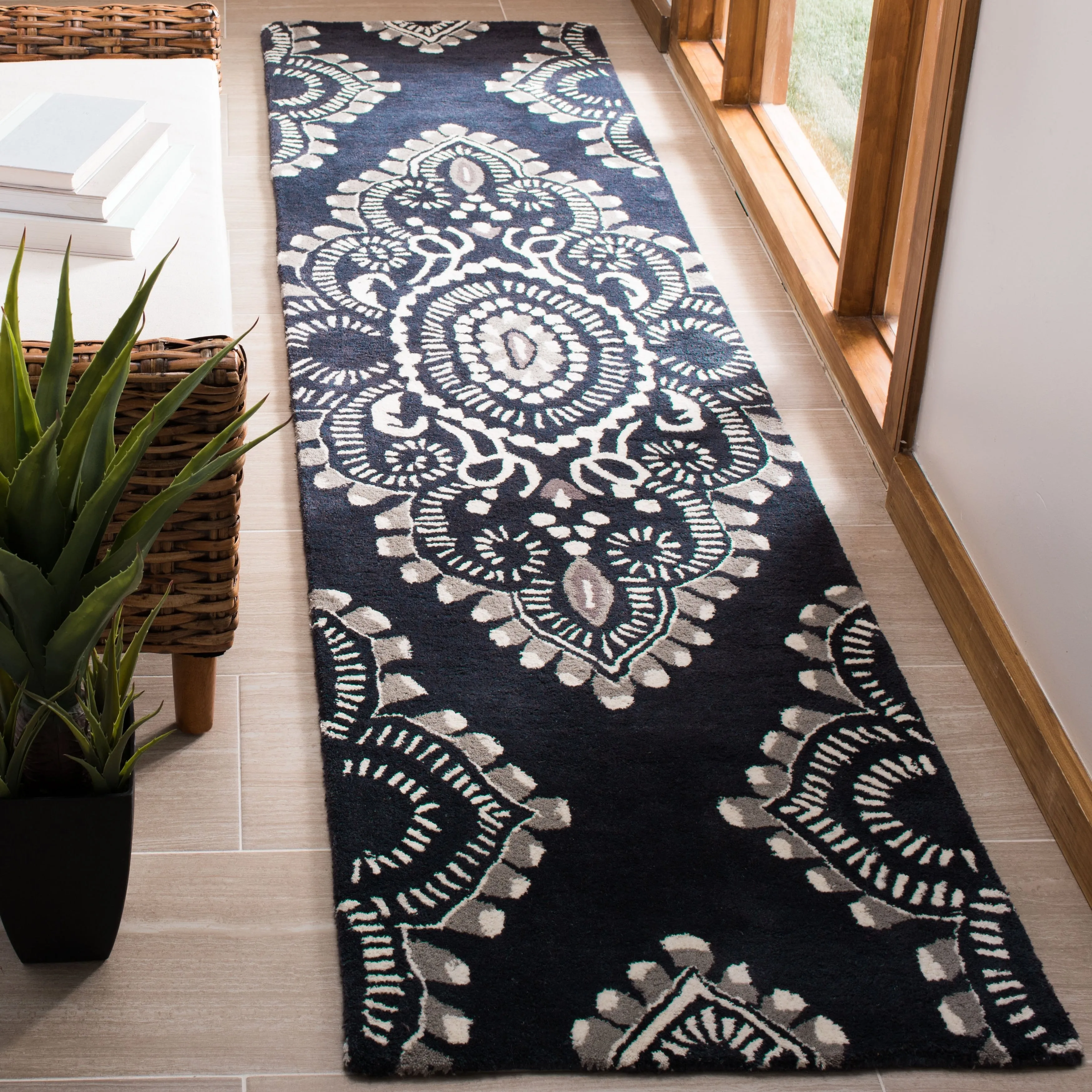 SAFAVIEH Handmade Wyndham Geanina Modern Wool Rug
