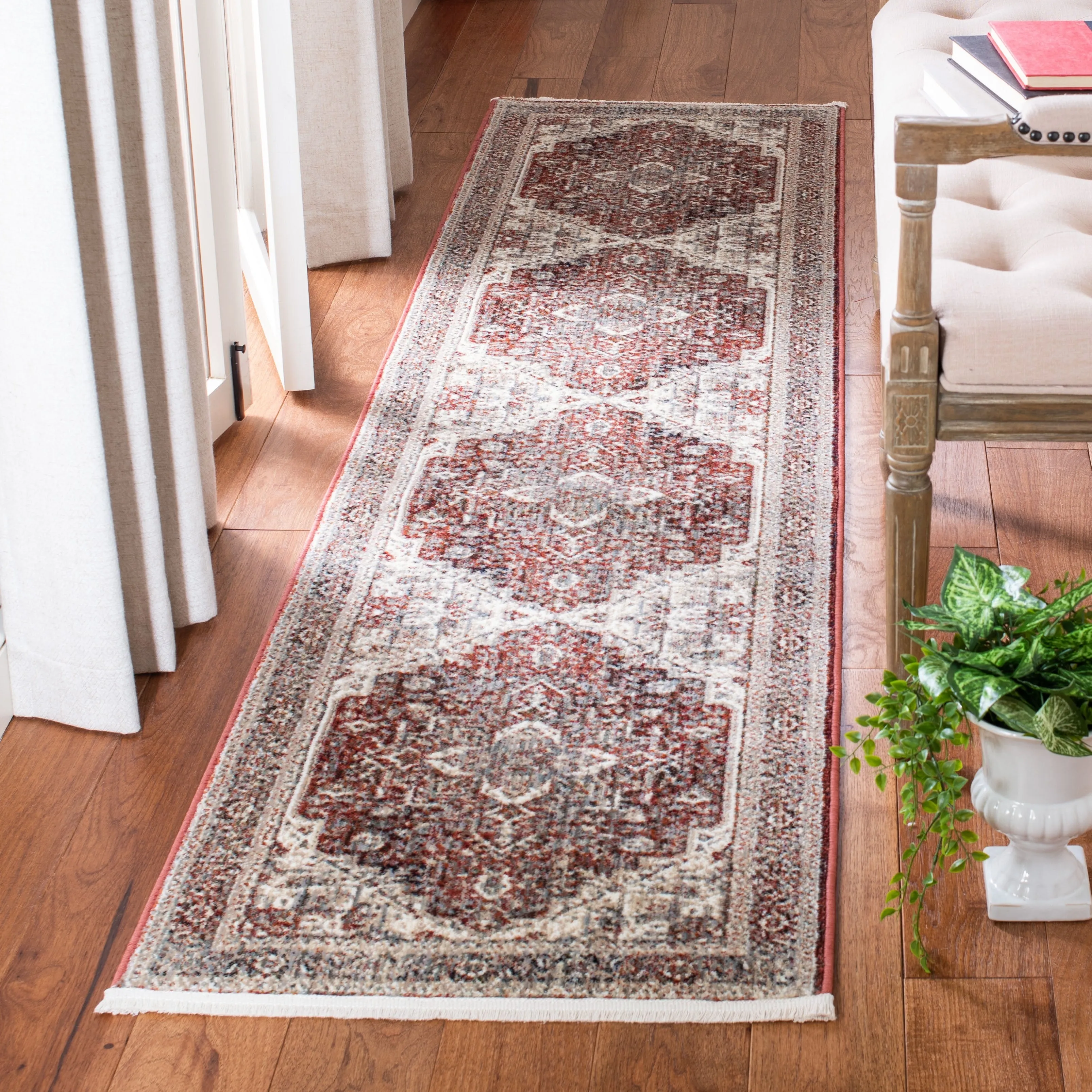 SAFAVIEH Herat Kara Traditional Rug