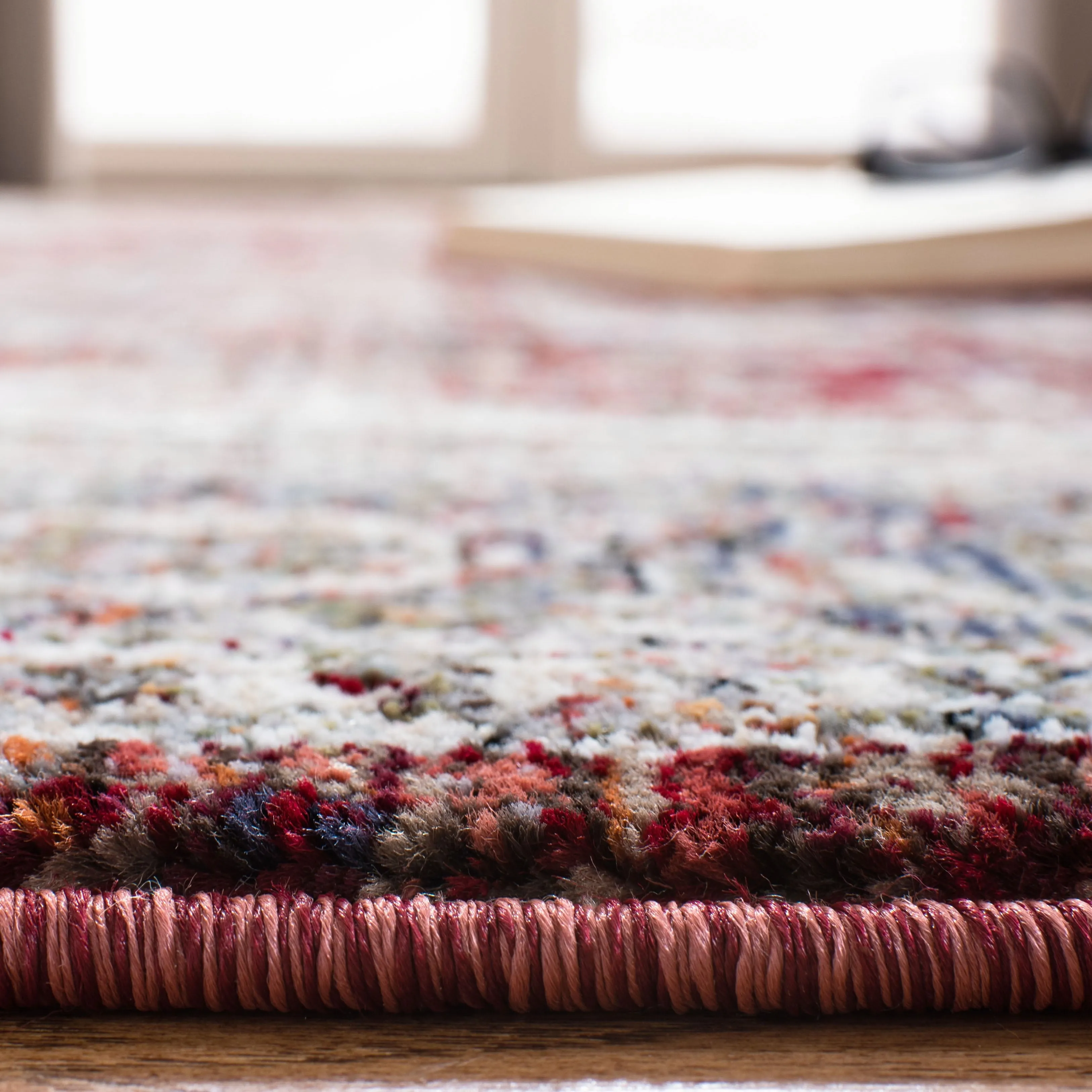 SAFAVIEH Herat Kara Traditional Rug