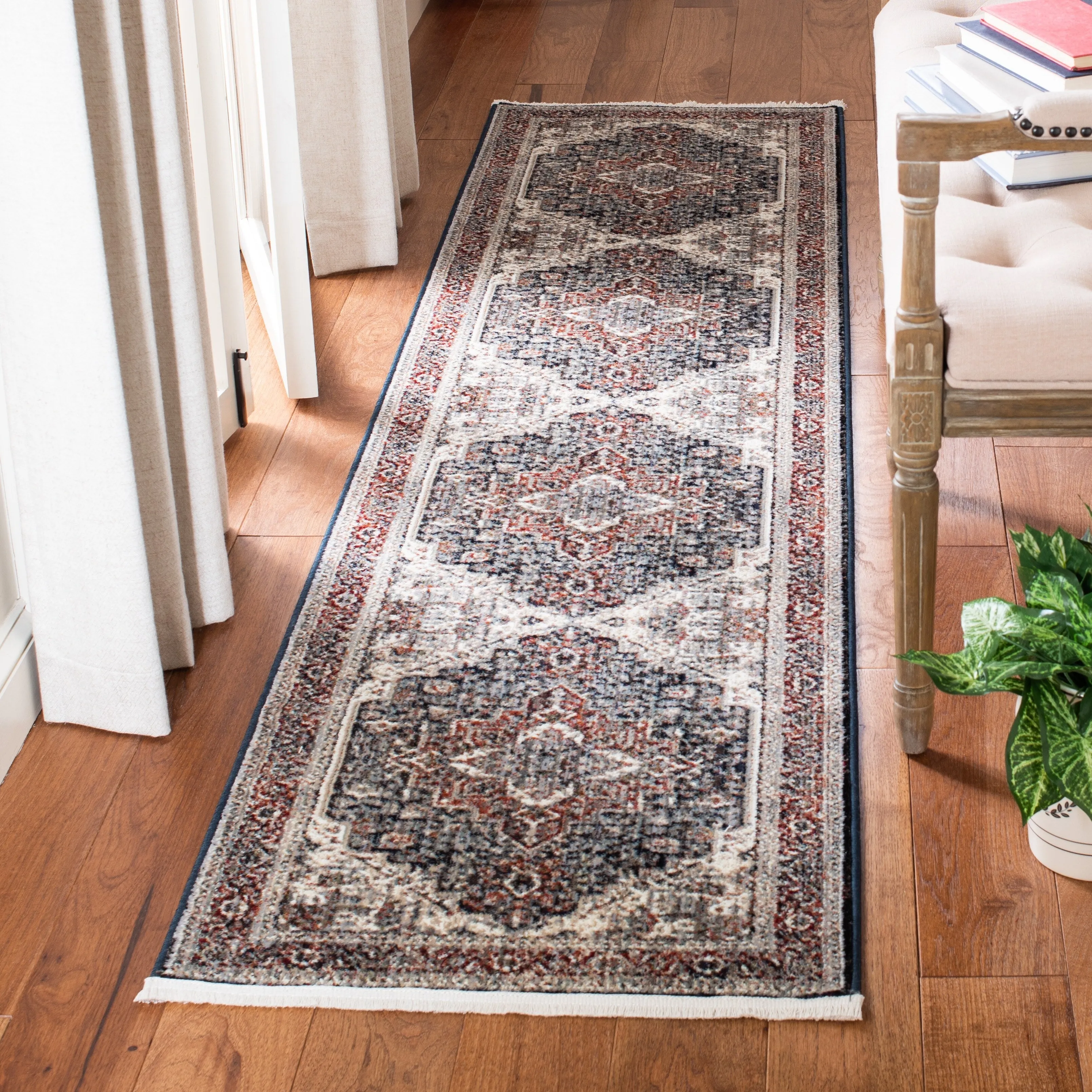 SAFAVIEH Herat Kara Traditional Rug