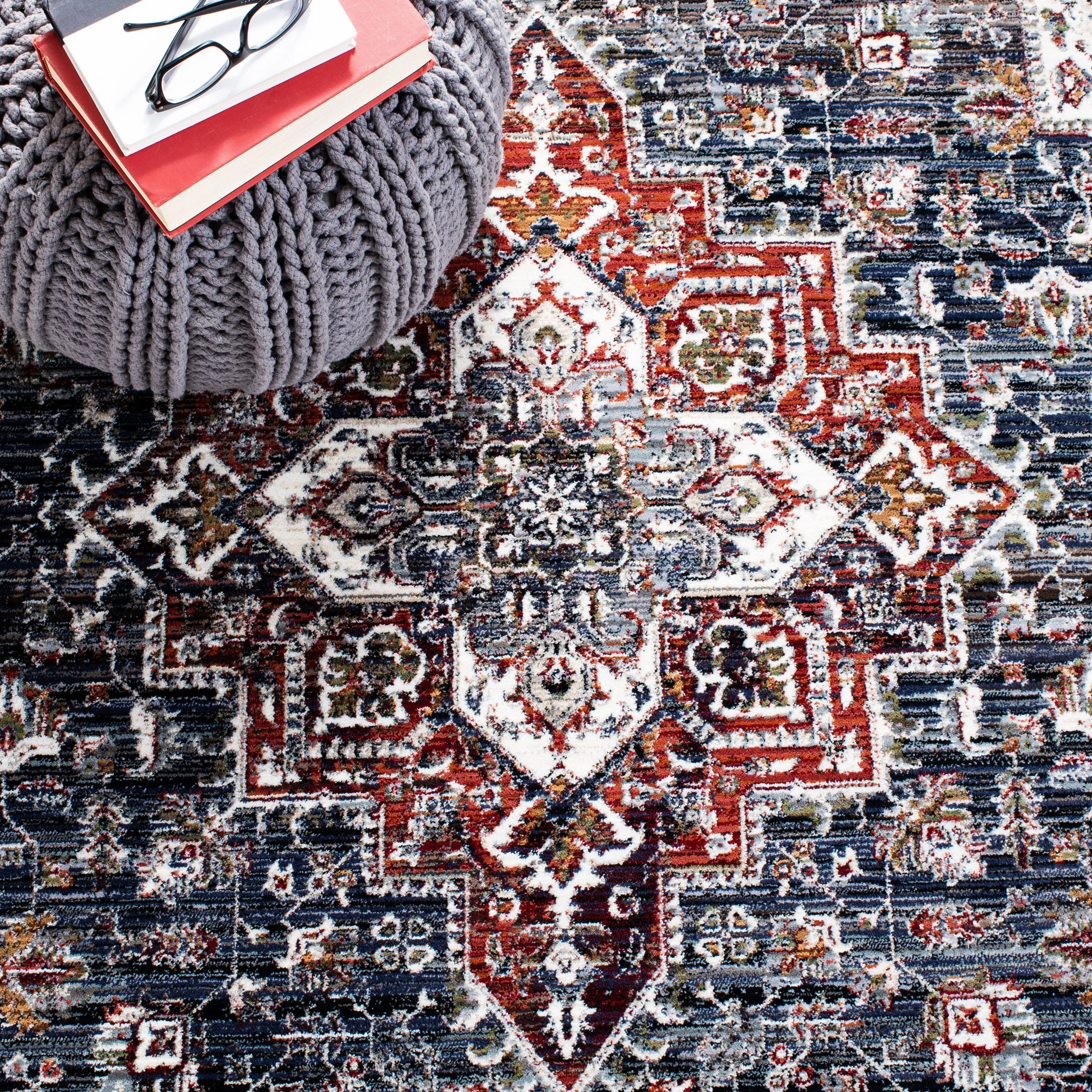 SAFAVIEH Herat Kara Traditional Rug