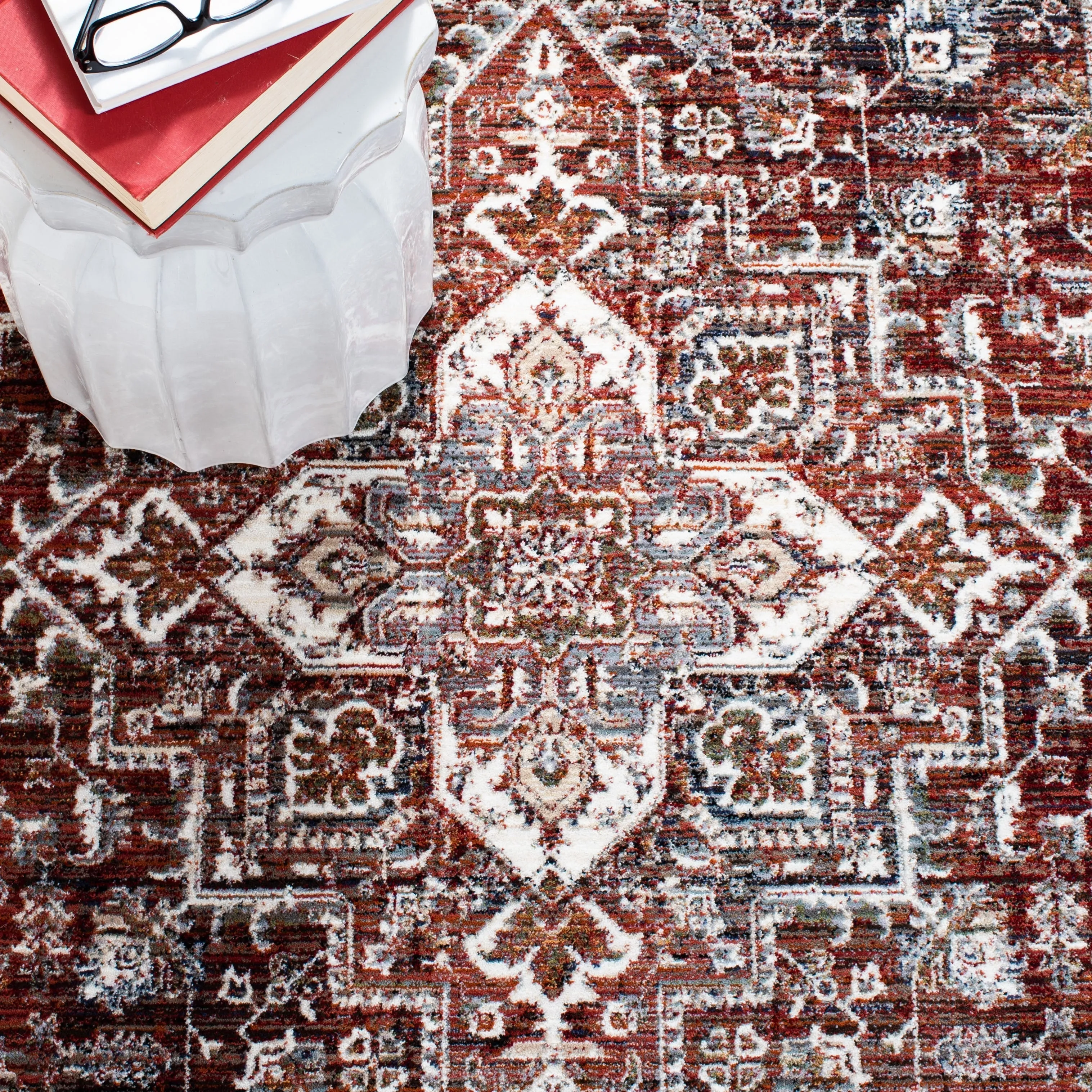 SAFAVIEH Herat Kara Traditional Rug