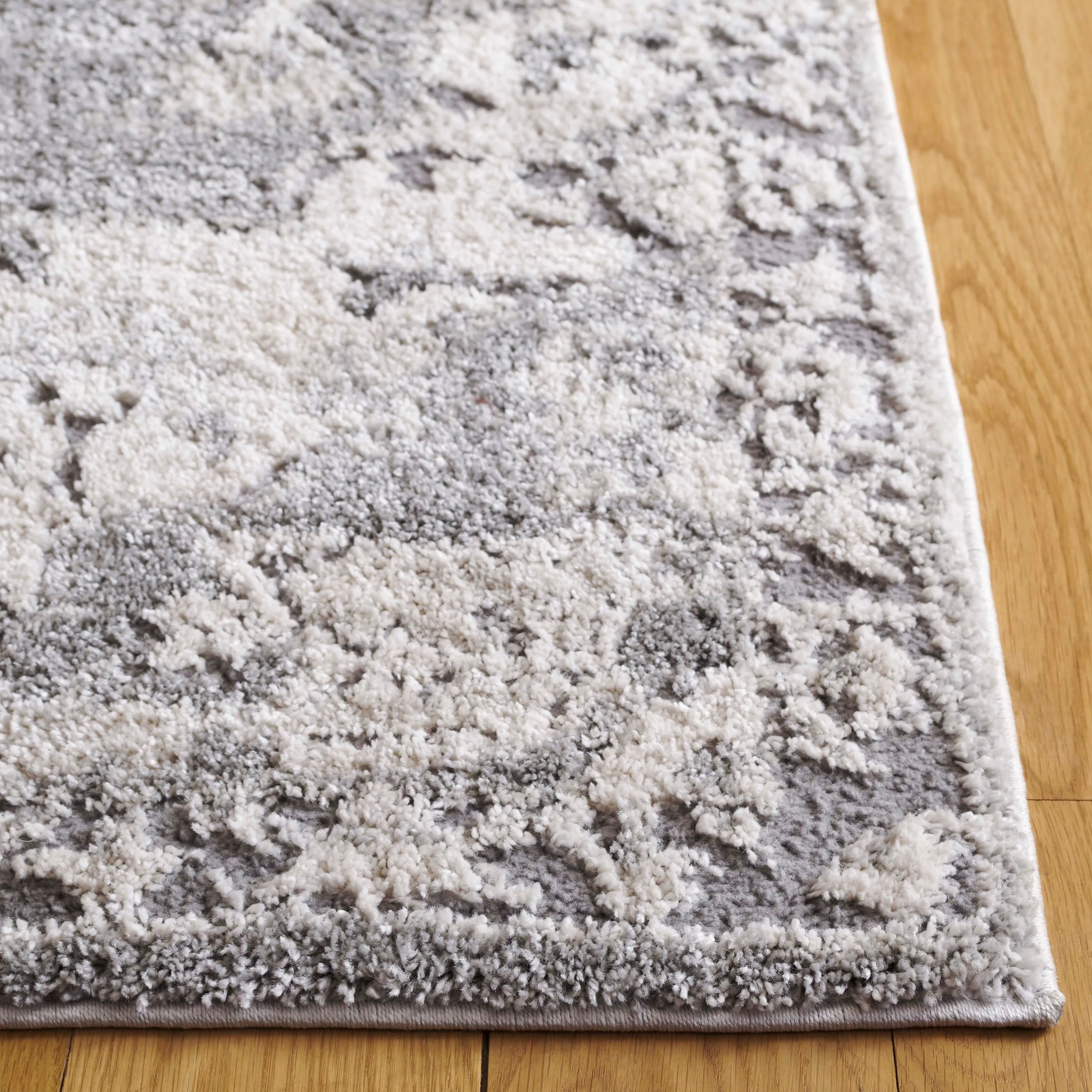 SAFAVIEH Luna Dian Traditional Rug