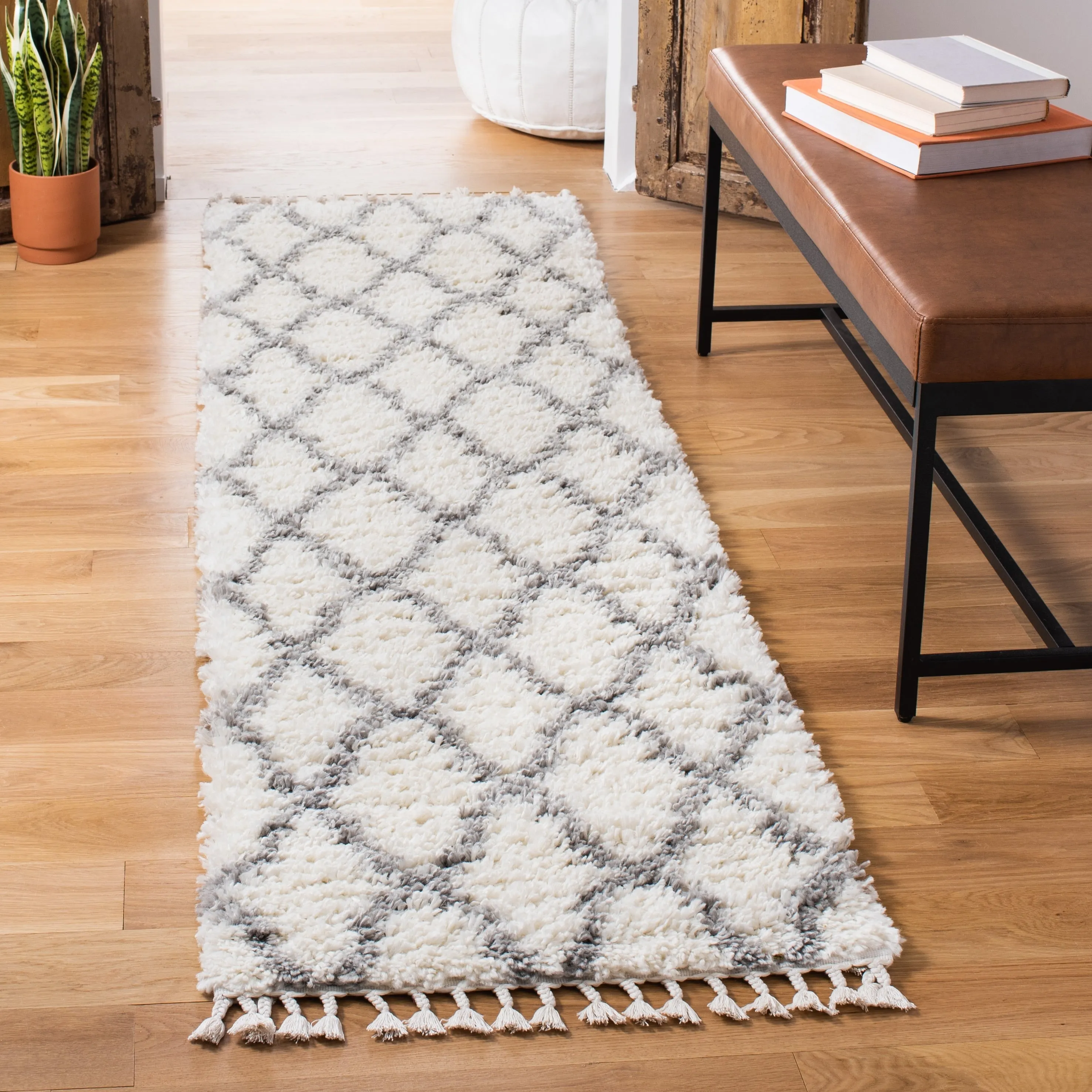 SAFAVIEH Moroccan Tassel Shag Almeta Diamond 1.5-inch Thick Rug