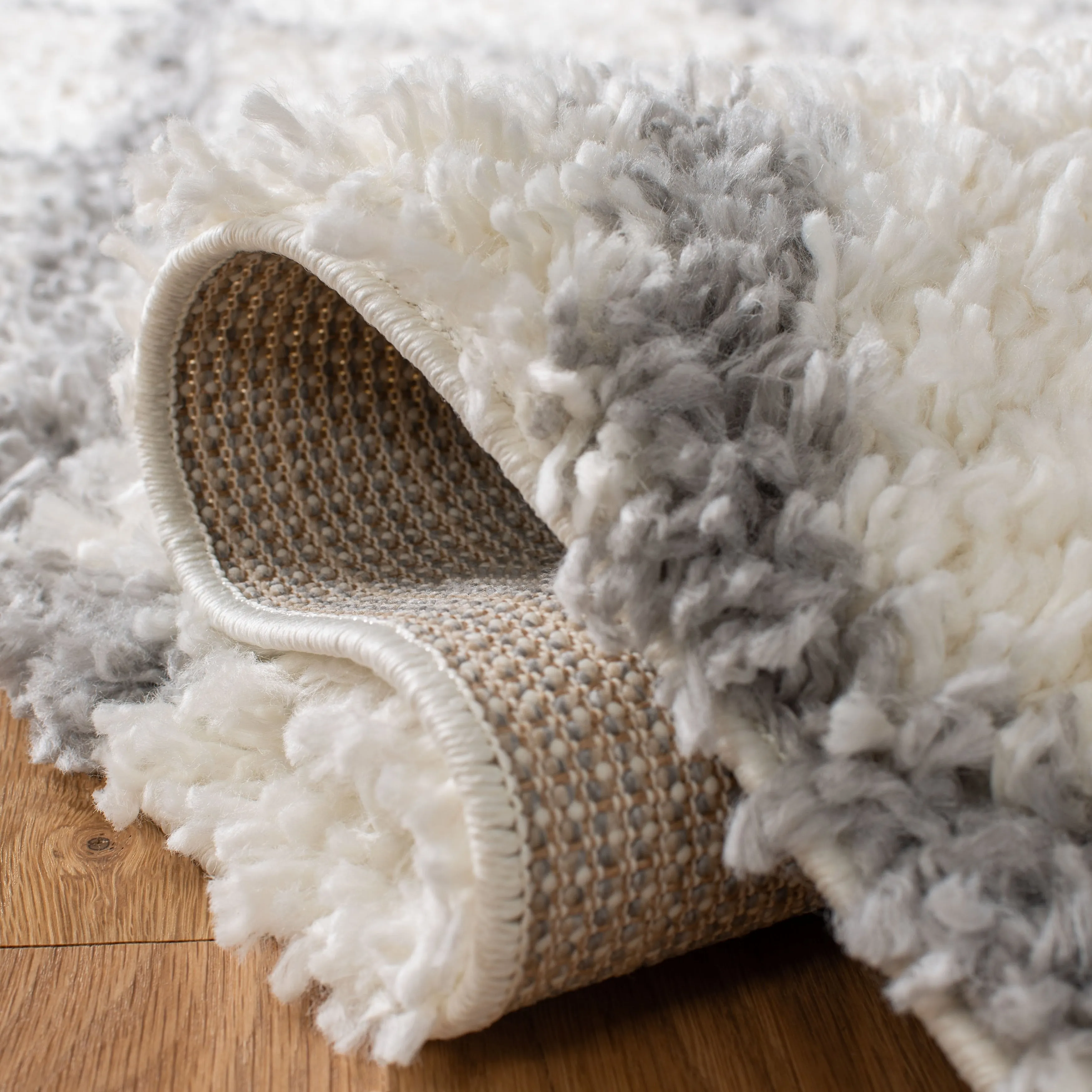 SAFAVIEH Moroccan Tassel Shag Almeta Diamond 1.5-inch Thick Rug