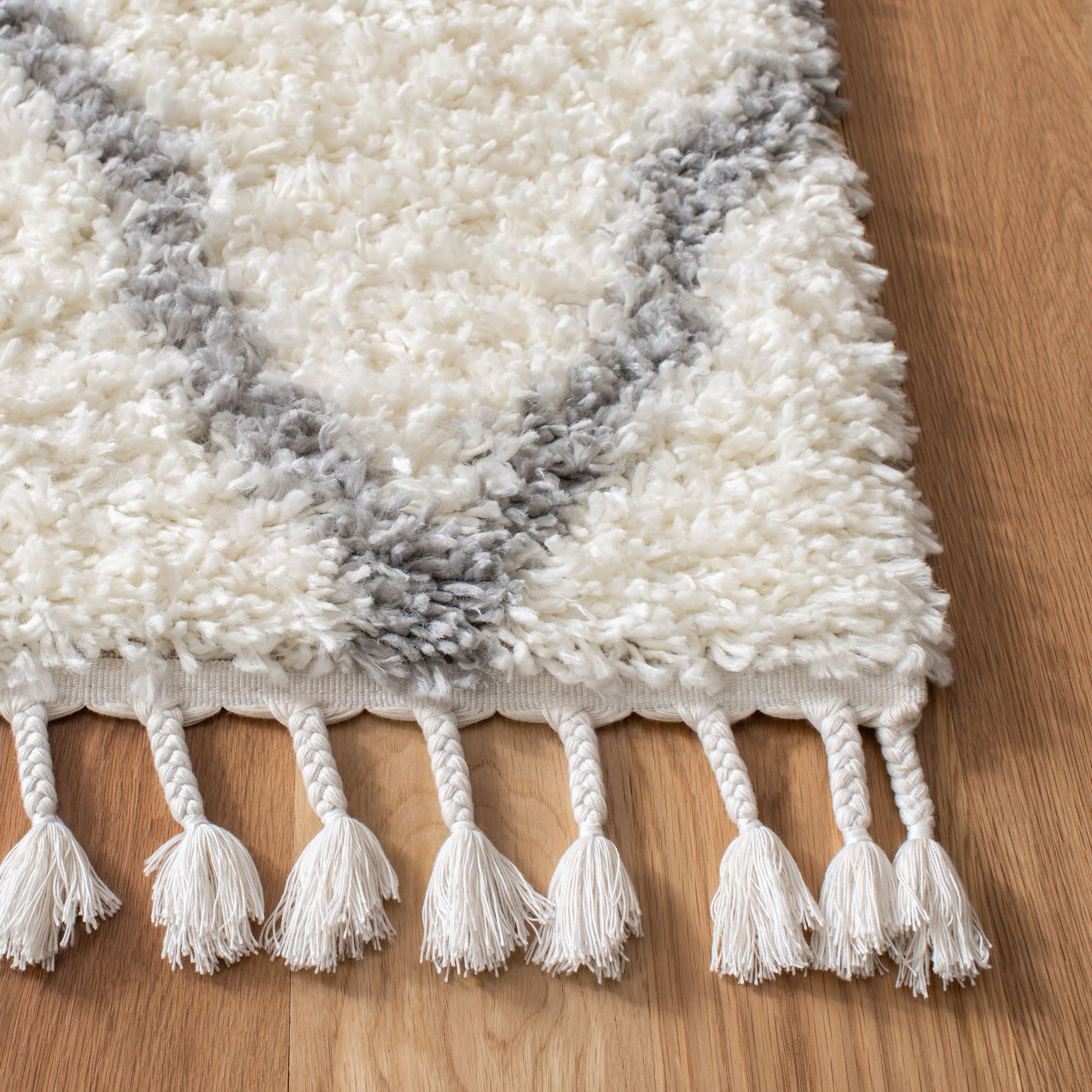 SAFAVIEH Moroccan Tassel Shag Almeta Diamond 1.5-inch Thick Rug
