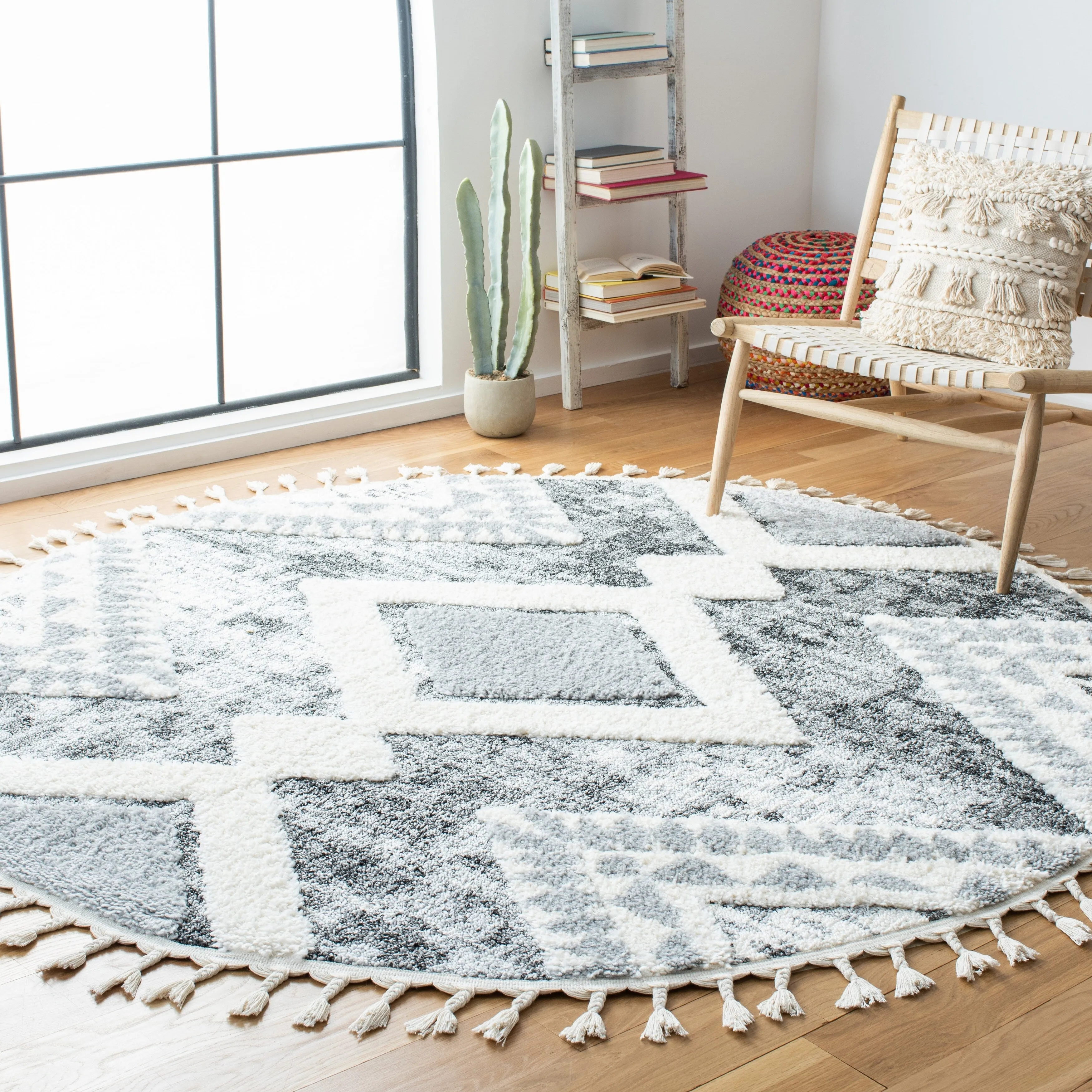 SAFAVIEH Moroccan Tassel Shag Irva 2-inch Thick Rug