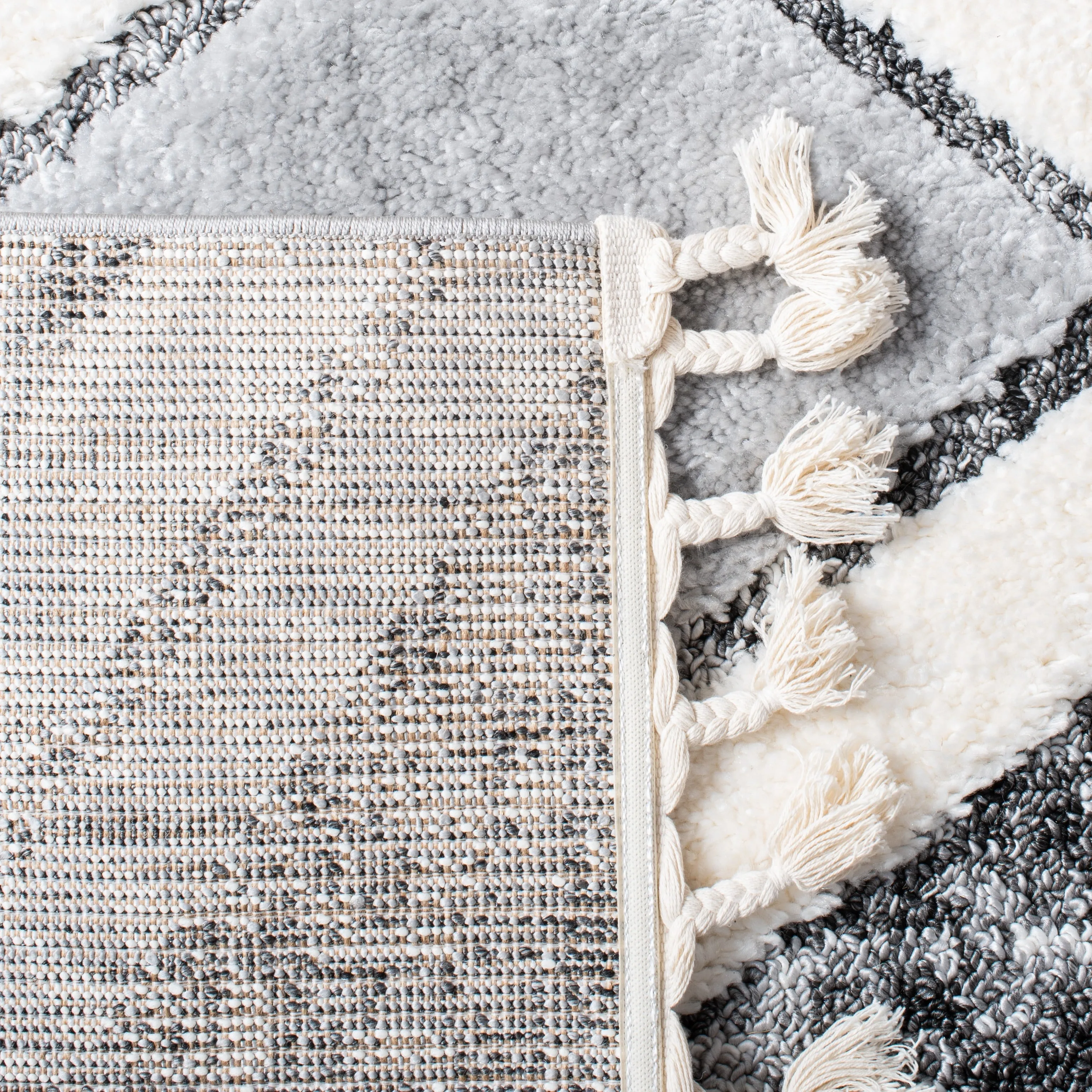 SAFAVIEH Moroccan Tassel Shag Irva 2-inch Thick Rug