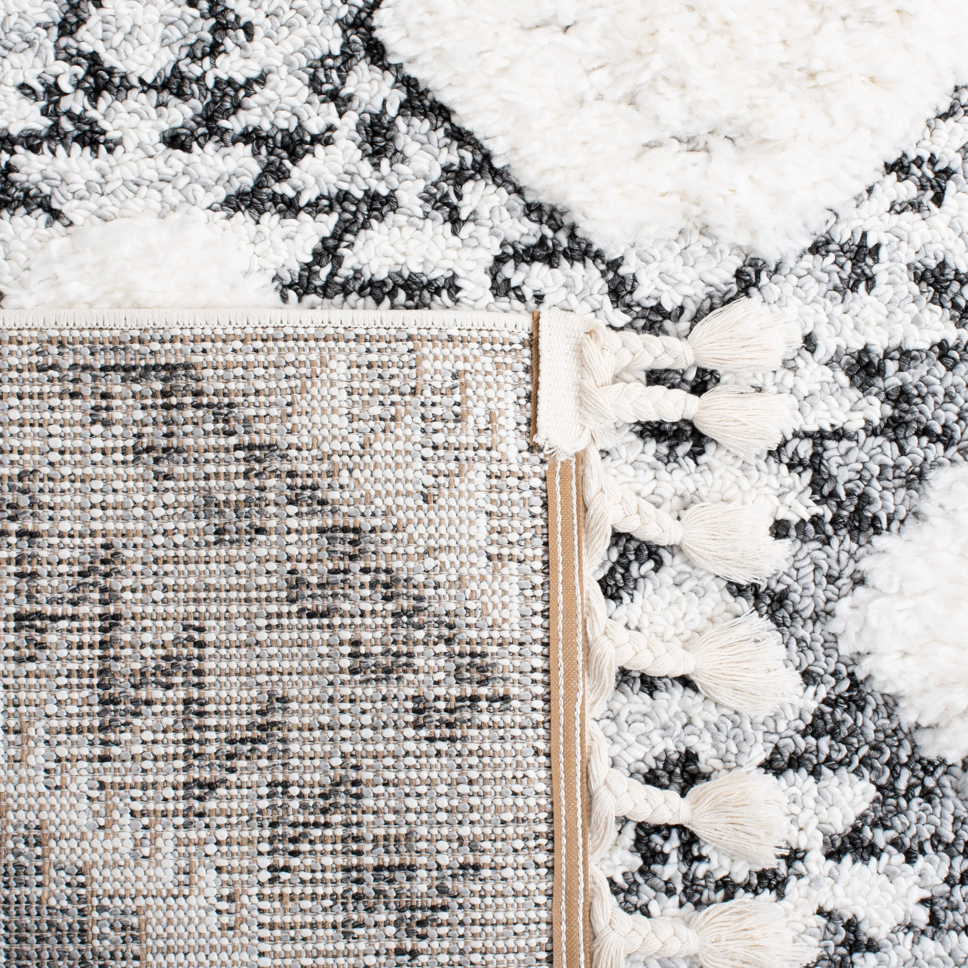SAFAVIEH Moroccan Tassel Shag Marianne 2-inch Thick Rug