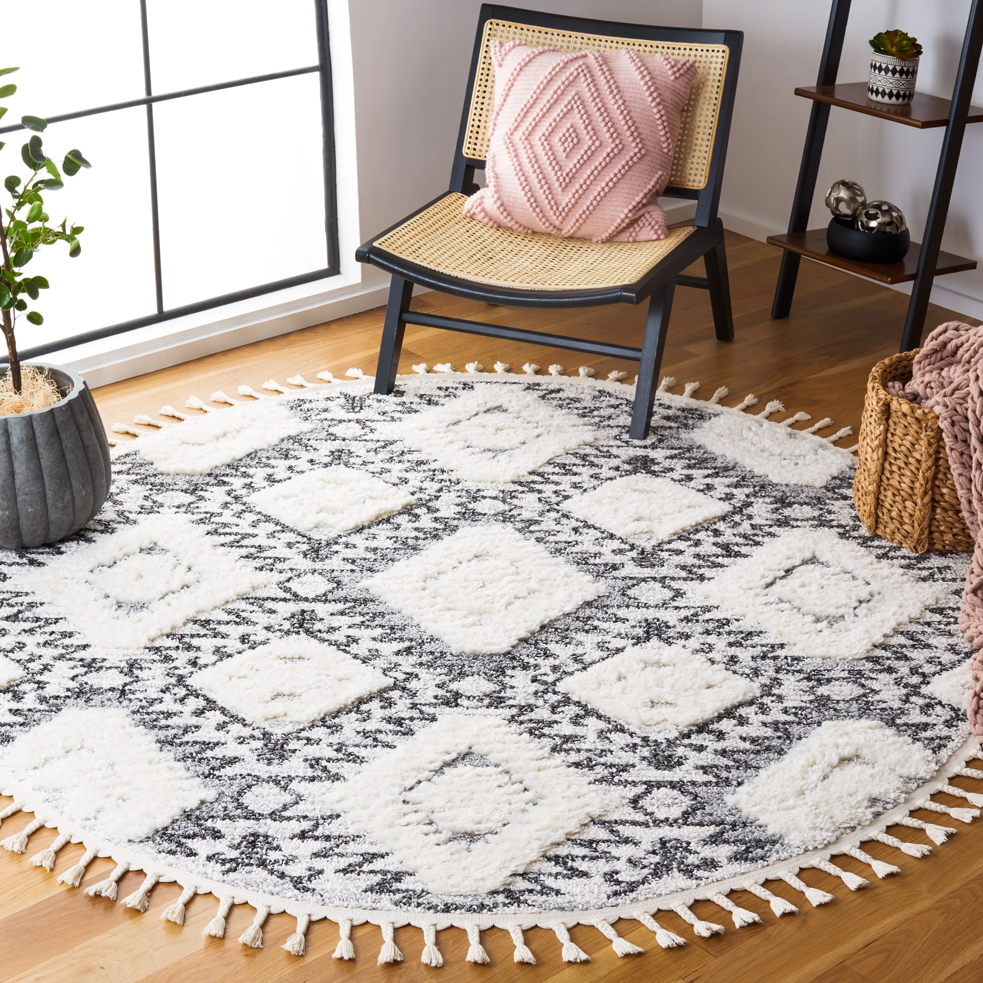 SAFAVIEH Moroccan Tassel Shag Marianne 2-inch Thick Rug