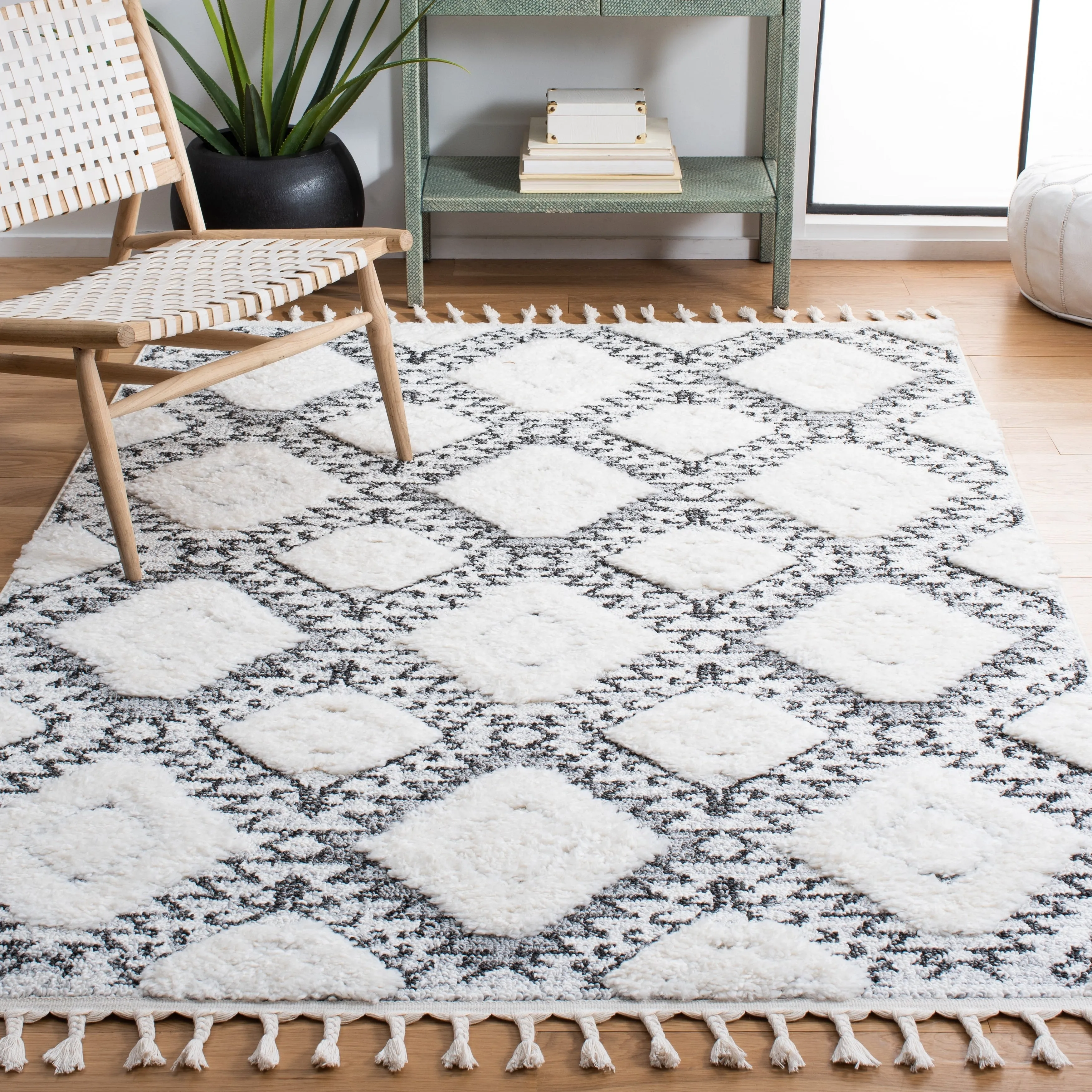 SAFAVIEH Moroccan Tassel Shag Marianne 2-inch Thick Rug