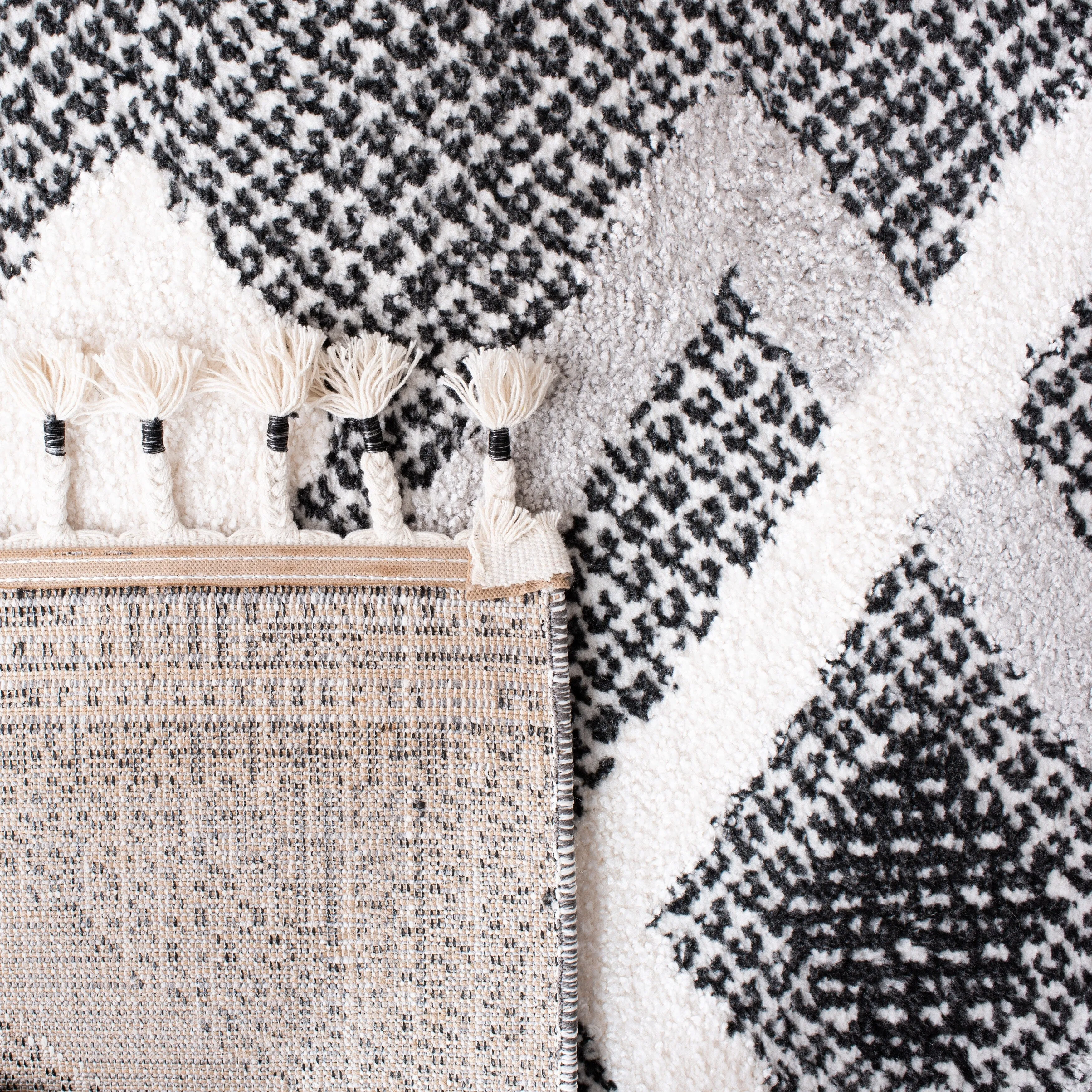 SAFAVIEH Moroccan Tassel Shag Portia Tribal 0.75-inch Thick Rug