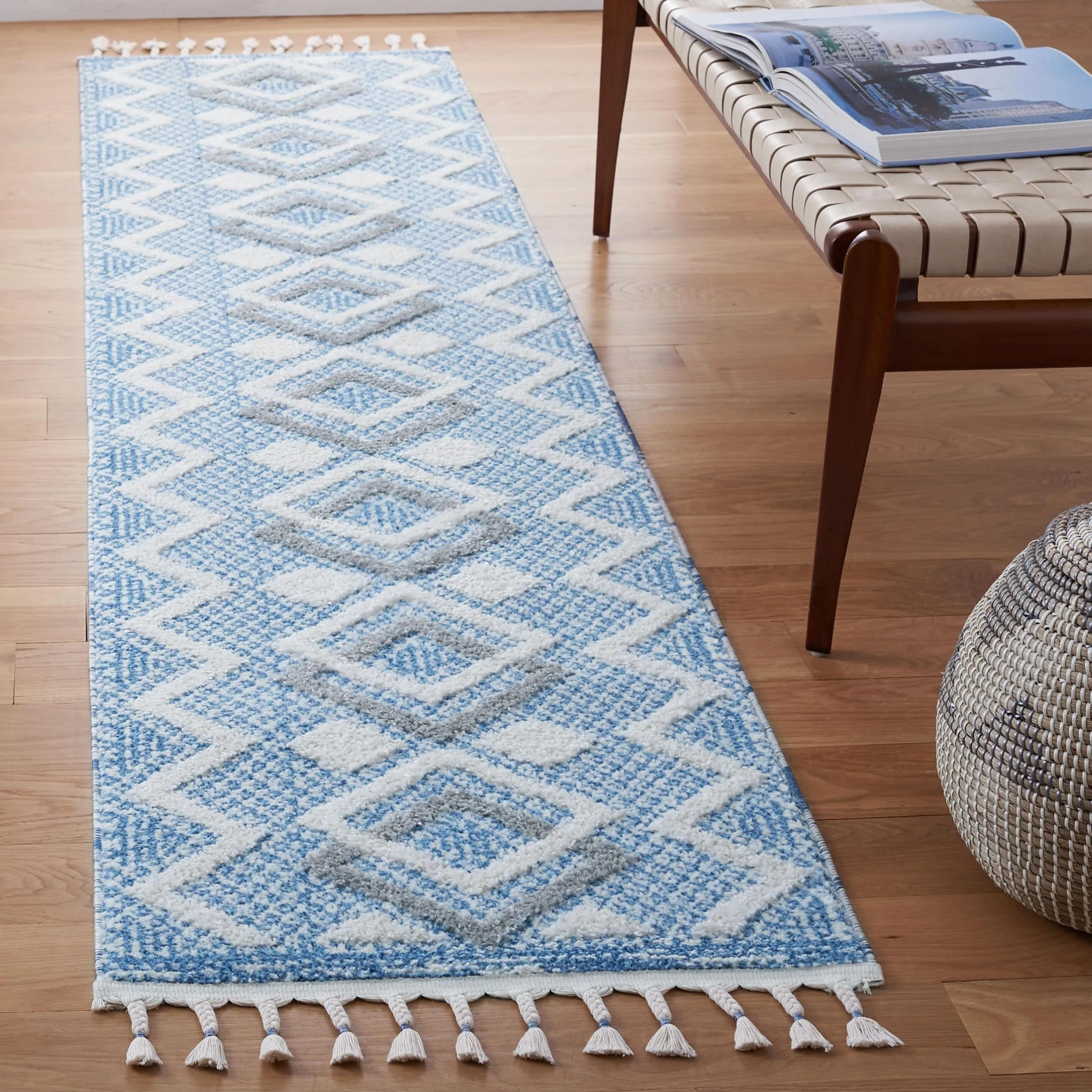 SAFAVIEH Moroccan Tassel Shag Portia Tribal 0.75-inch Thick Rug