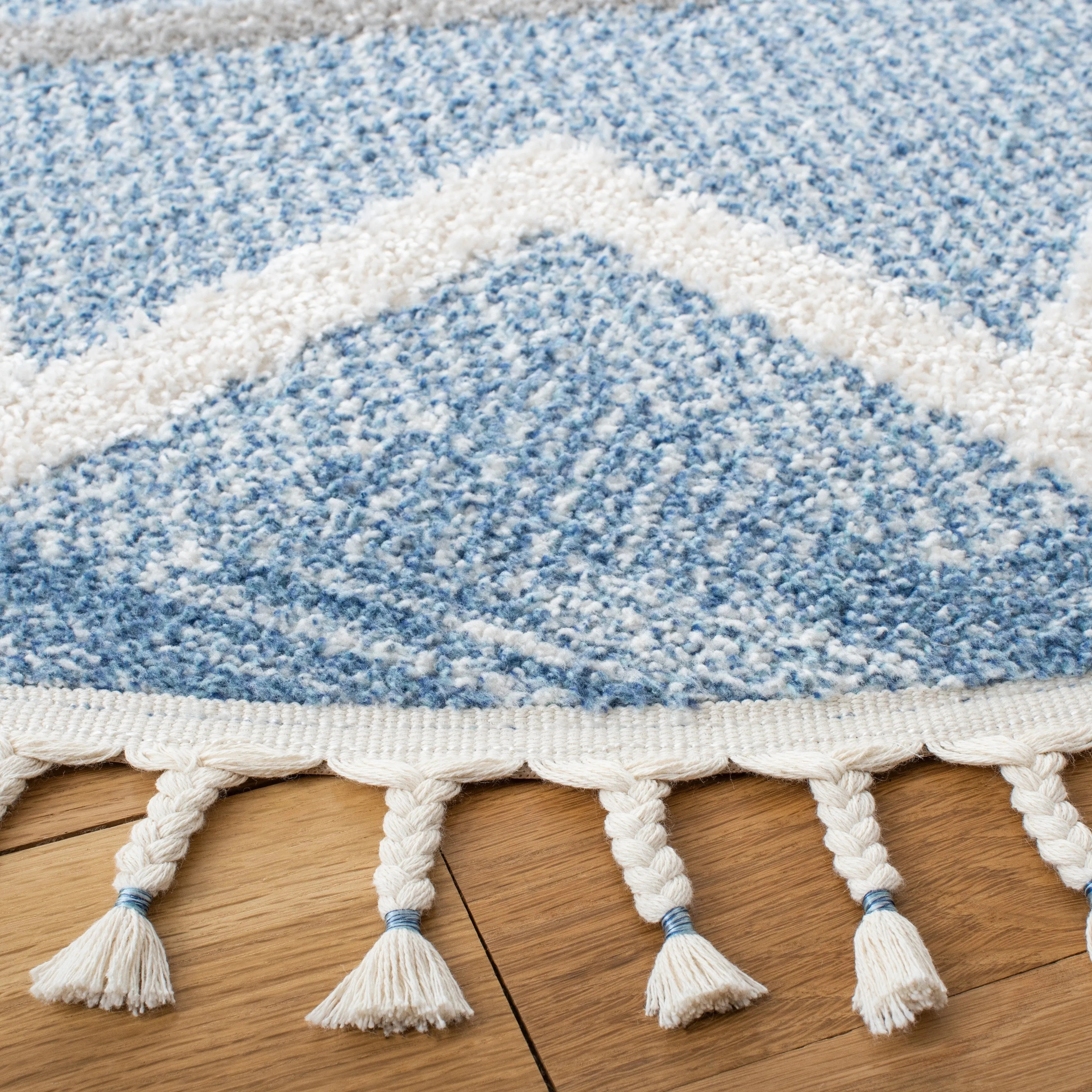SAFAVIEH Moroccan Tassel Shag Portia Tribal 0.75-inch Thick Rug