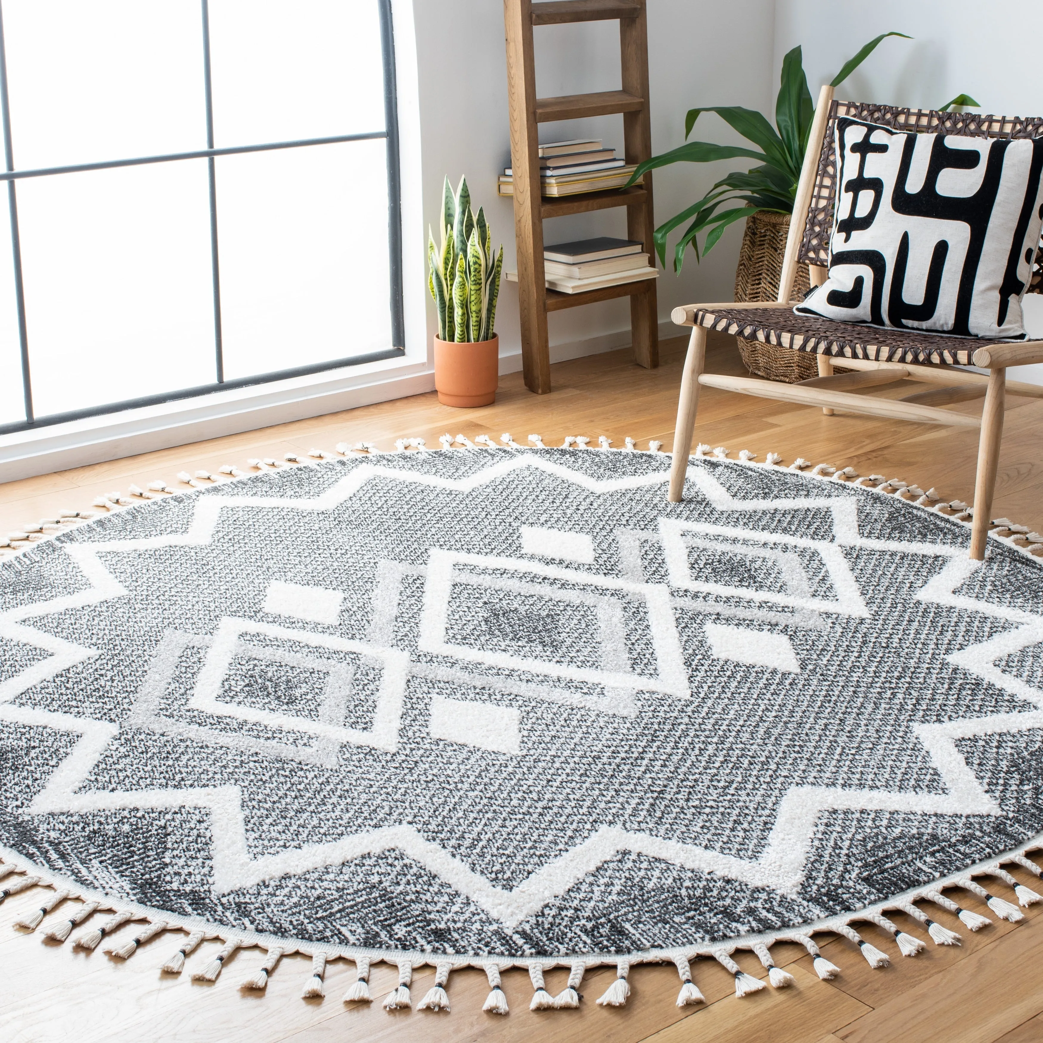 SAFAVIEH Moroccan Tassel Shag Portia Tribal 0.75-inch Thick Rug