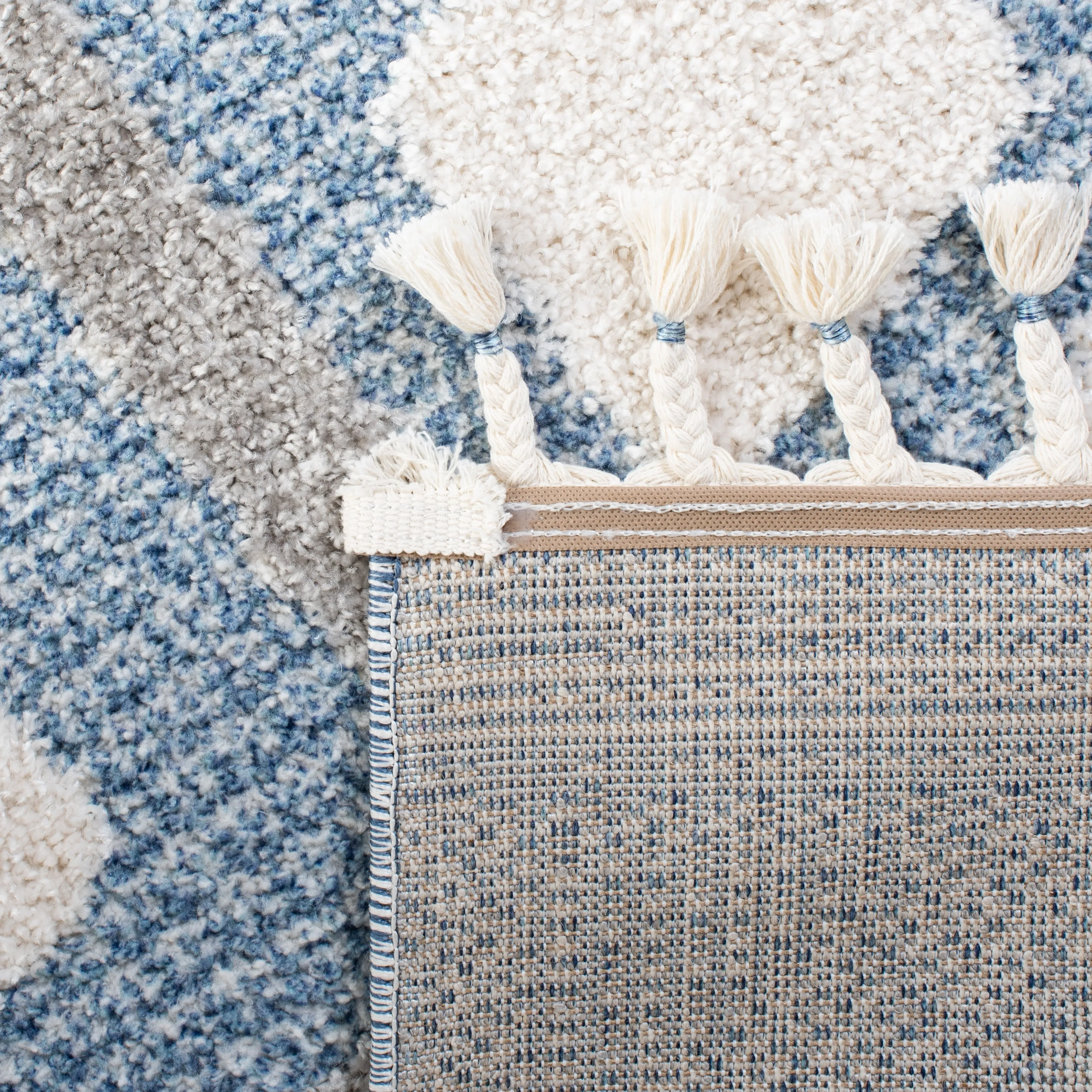 SAFAVIEH Moroccan Tassel Shag Portia Tribal 0.75-inch Thick Rug