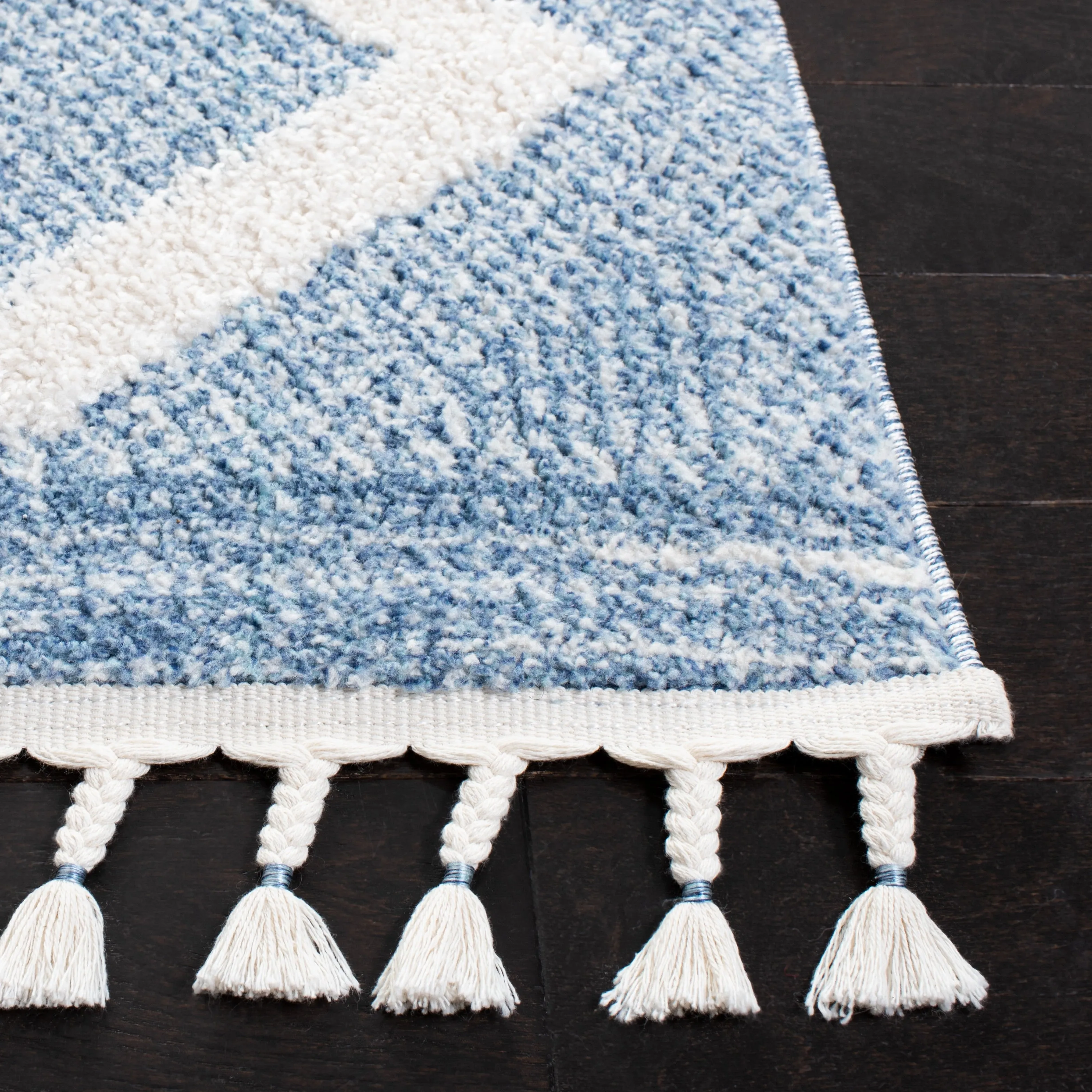 SAFAVIEH Moroccan Tassel Shag Portia Tribal 0.75-inch Thick Rug