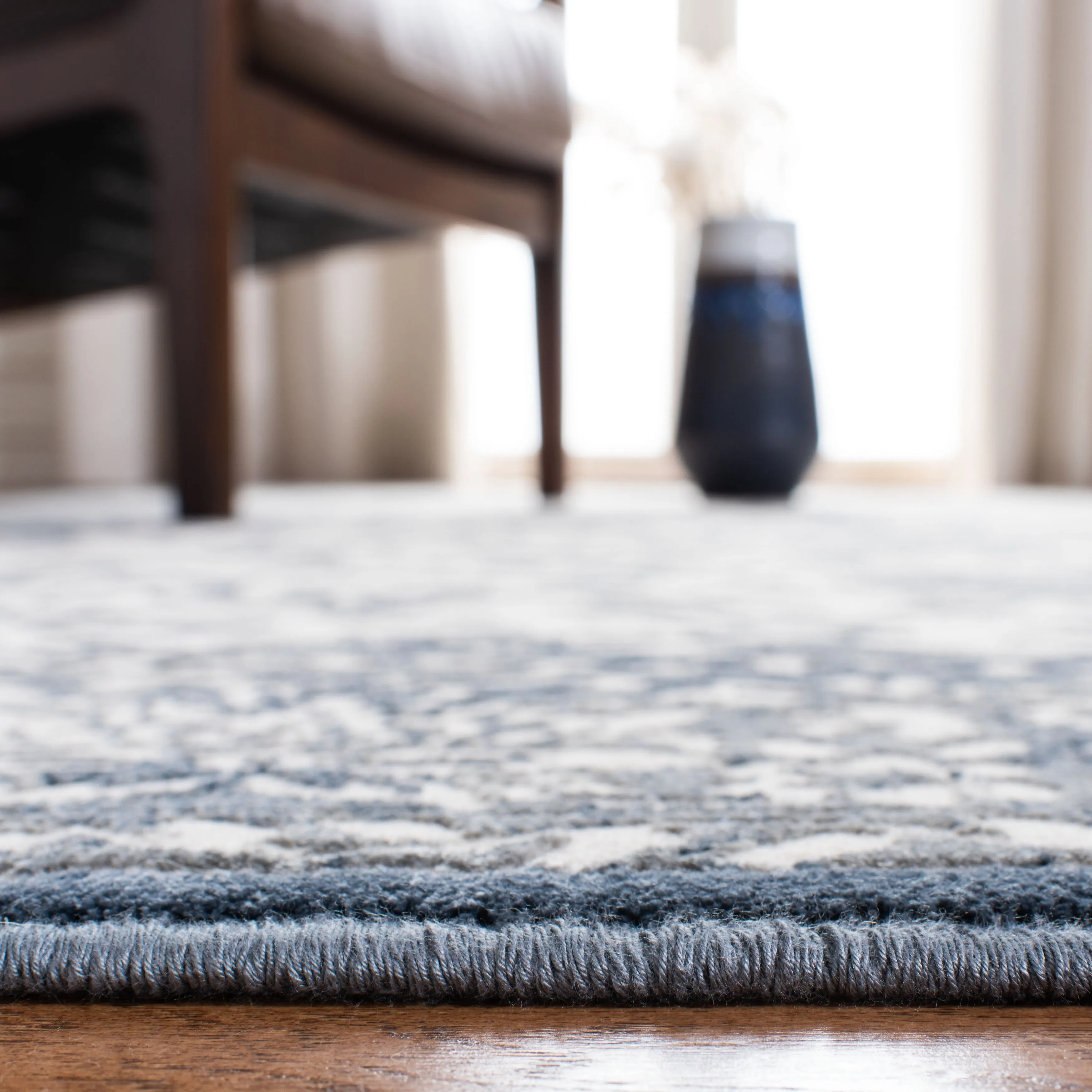SAFAVIEH Noble Octavie Modern Oriental Polyester Rug